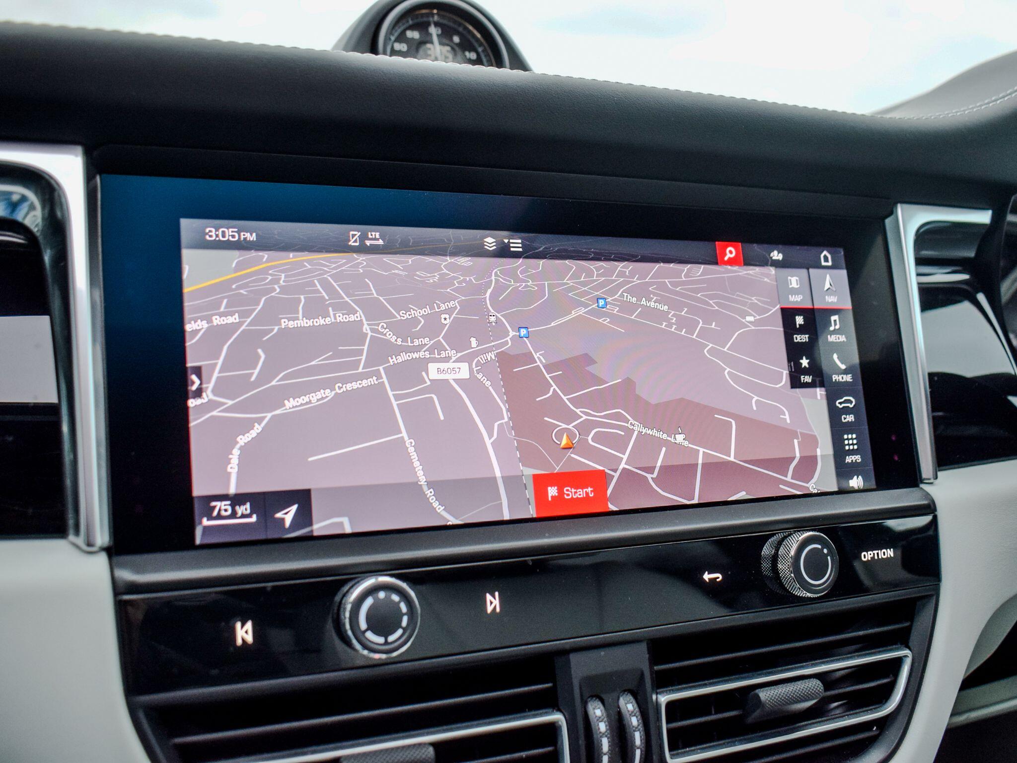 Porsche Macan view 22