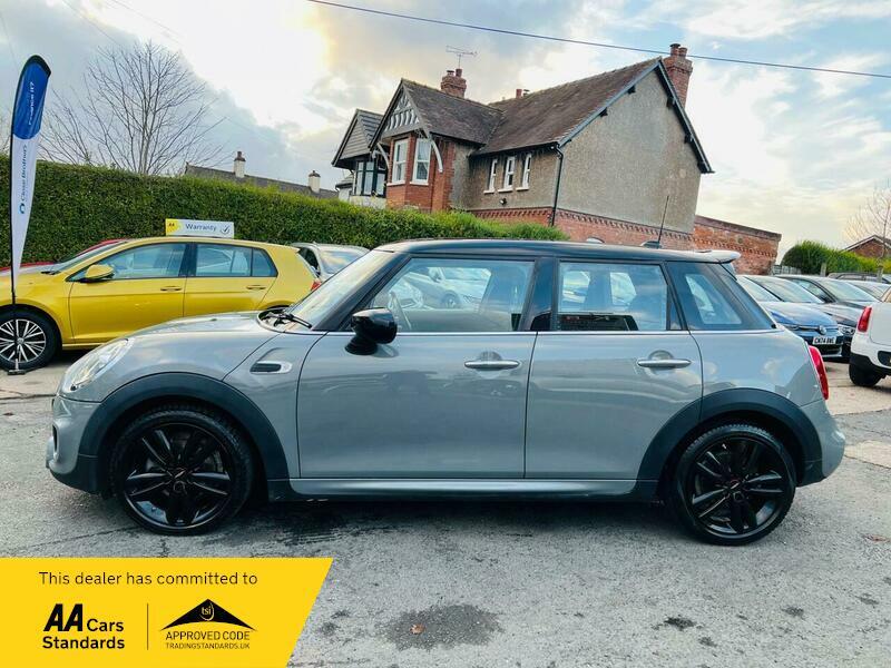 2020 MINI Hatch 1.5 Cooper Sport Steptronic Euro 6 (s/s) 5dr • 44,000 miles image 5