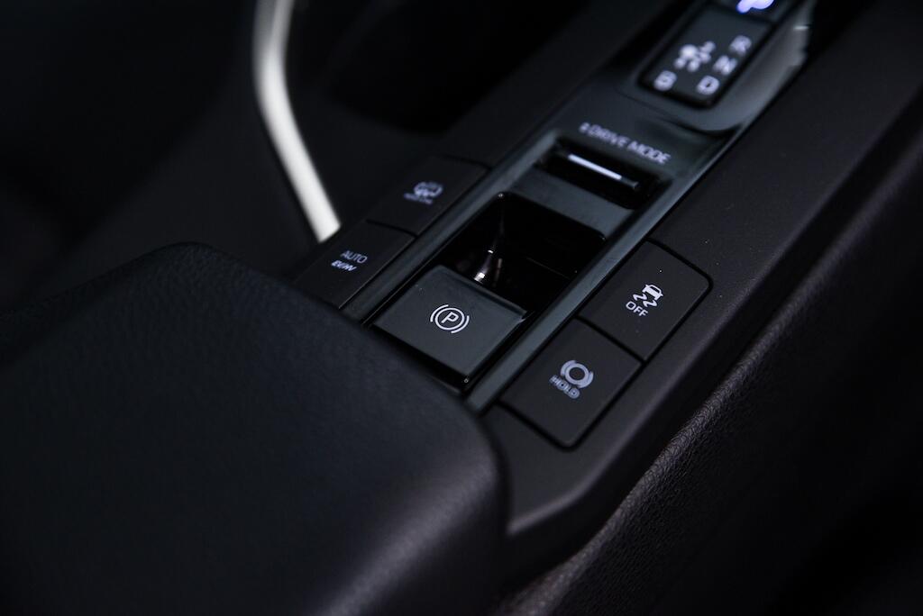 Toyota C-HR view 18