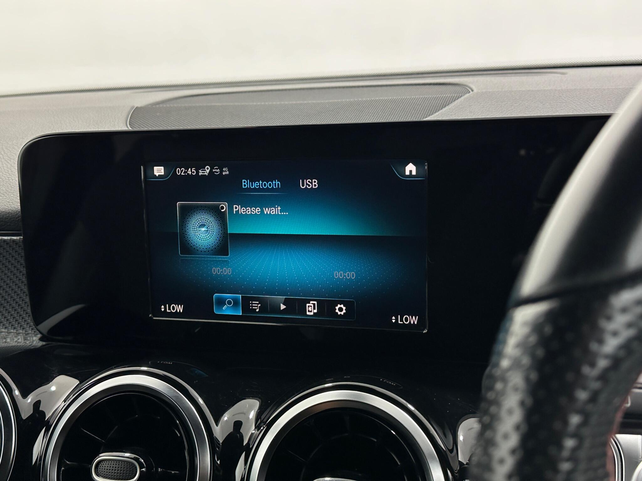 Mercedes-Benz GLB view 26
