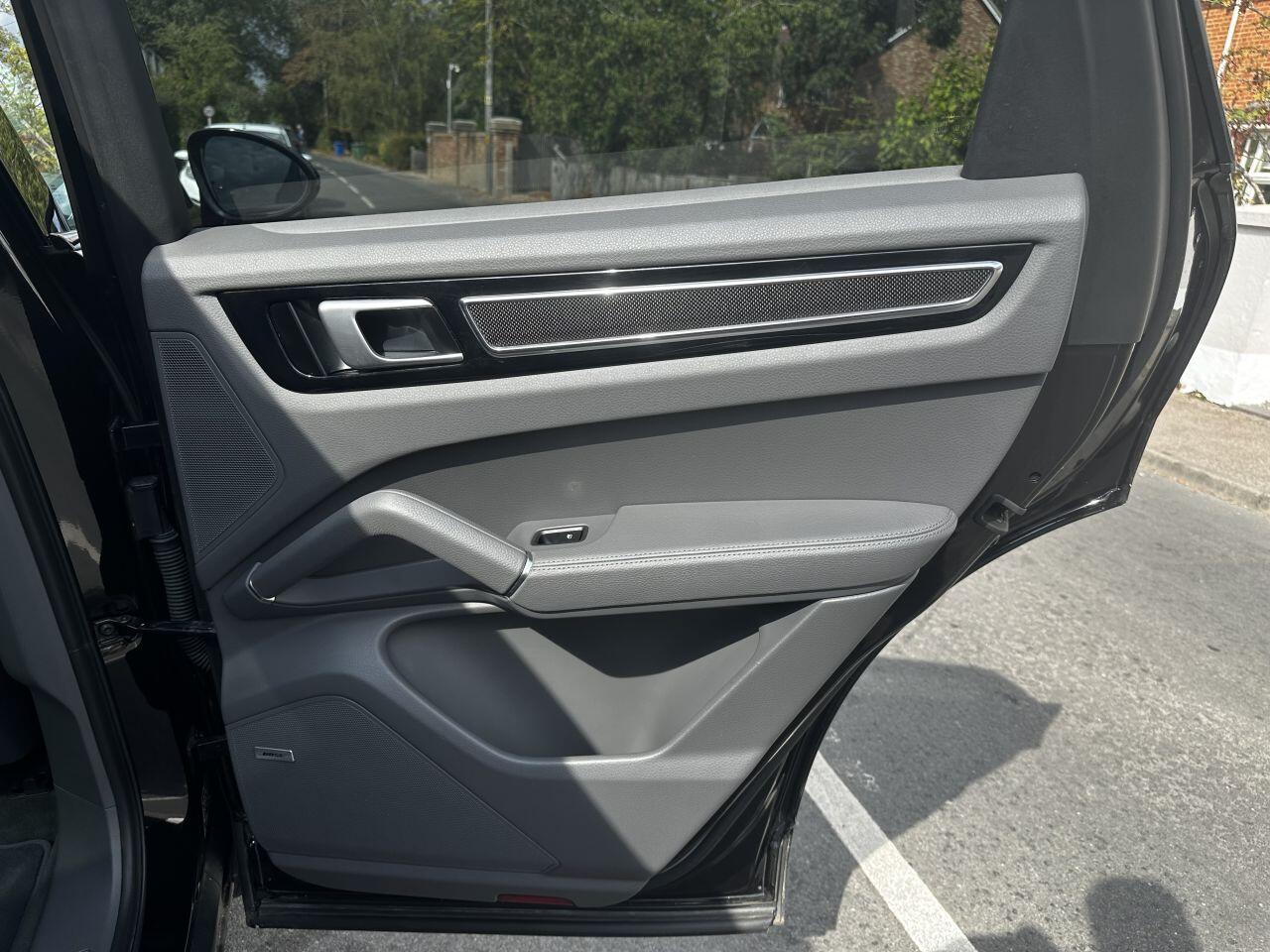 Porsche Cayenne view 18