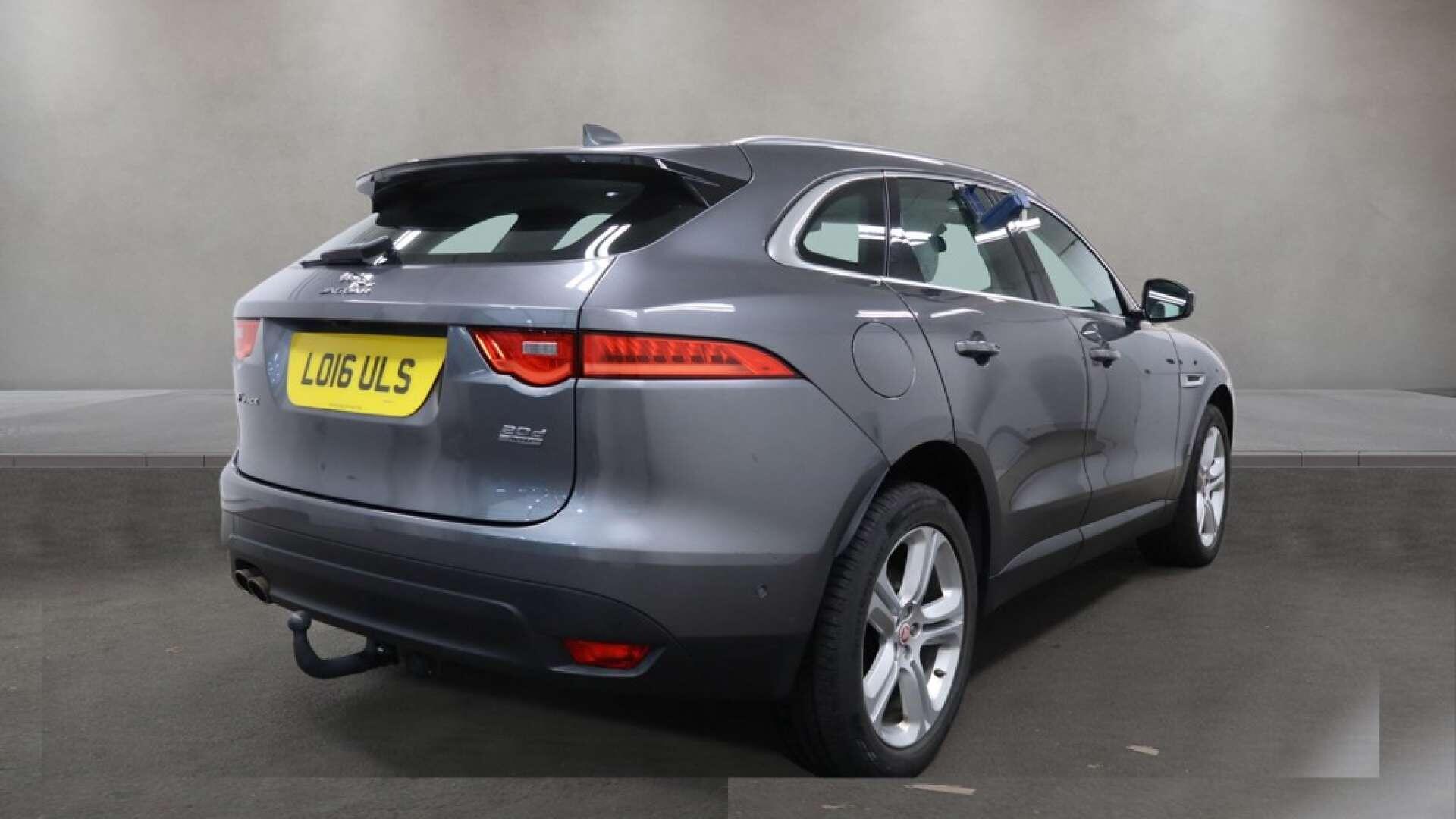 Jaguar F-Pace view 9