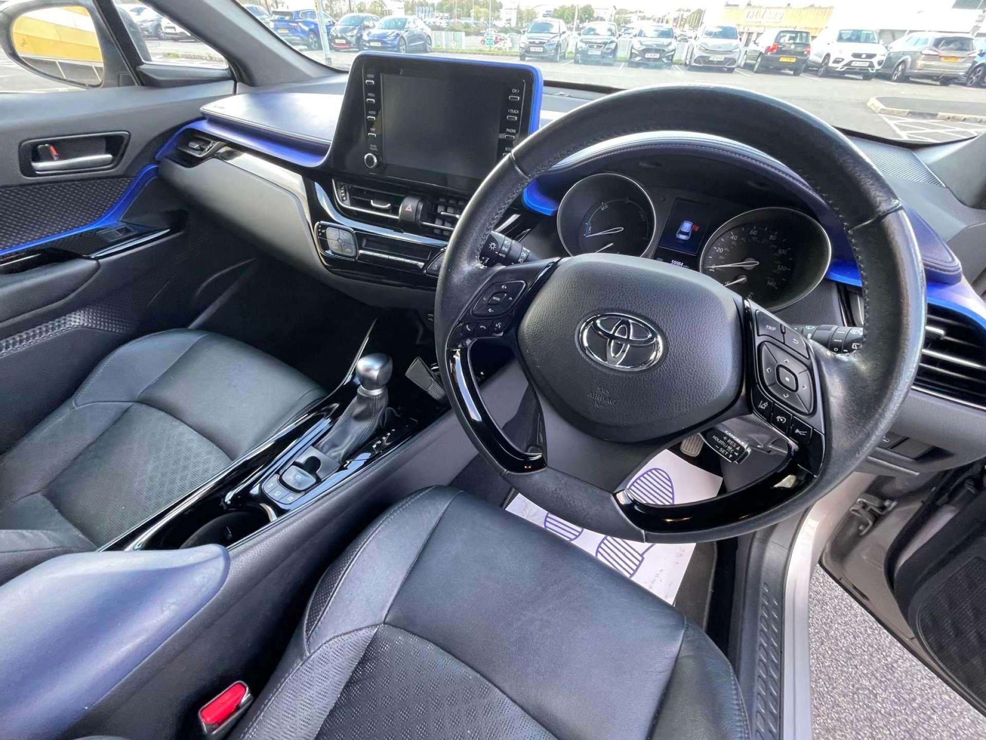 Toyota C-HR view 23