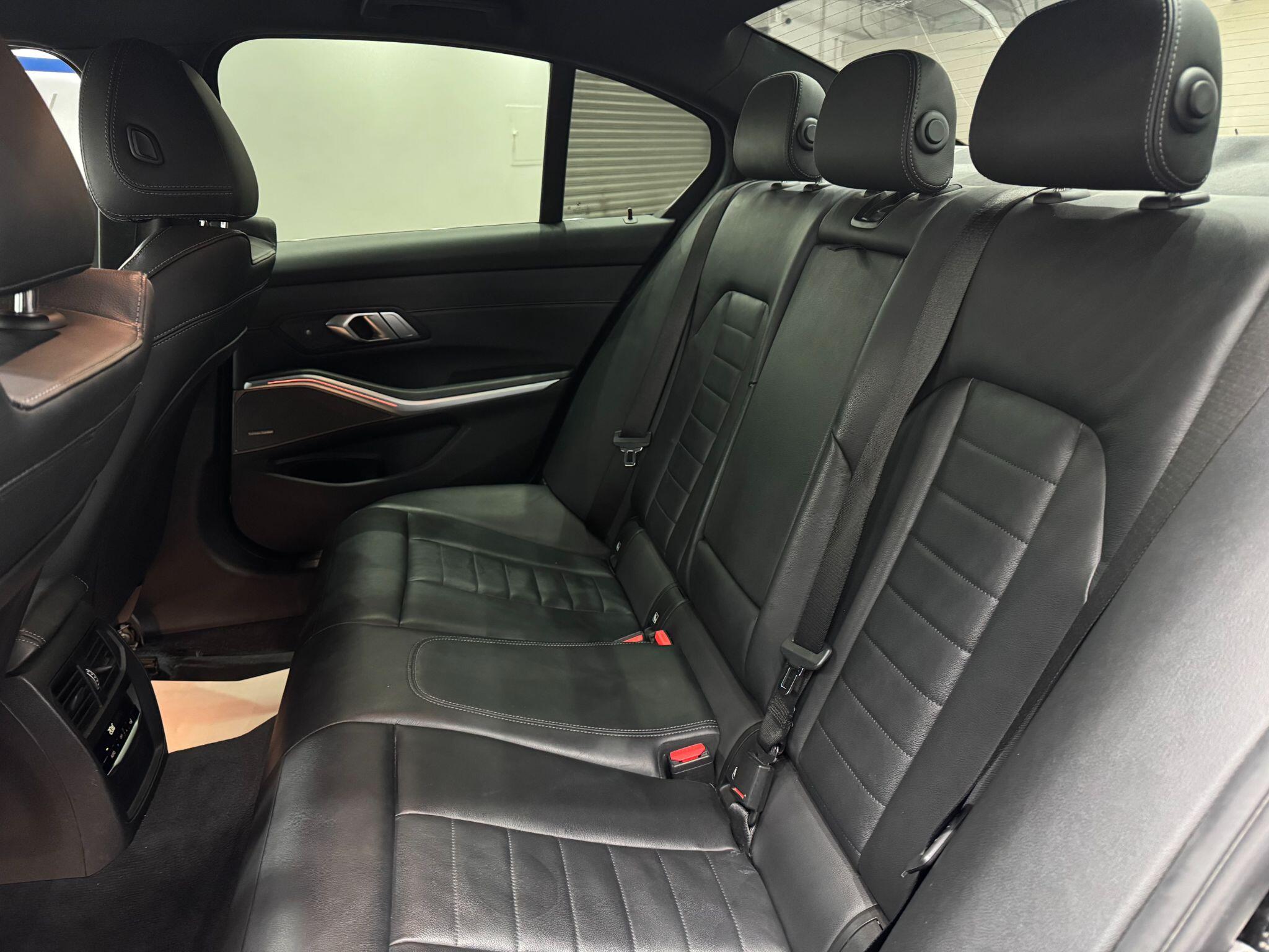BMW 3 Series view 37