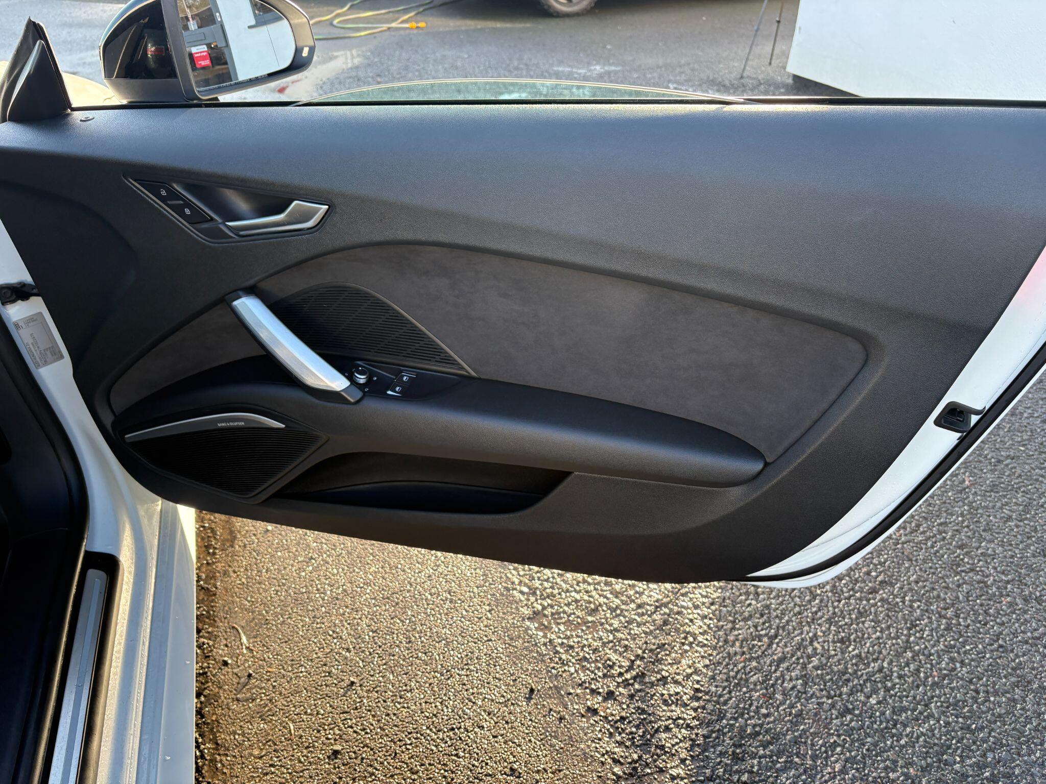 Audi TT view 22