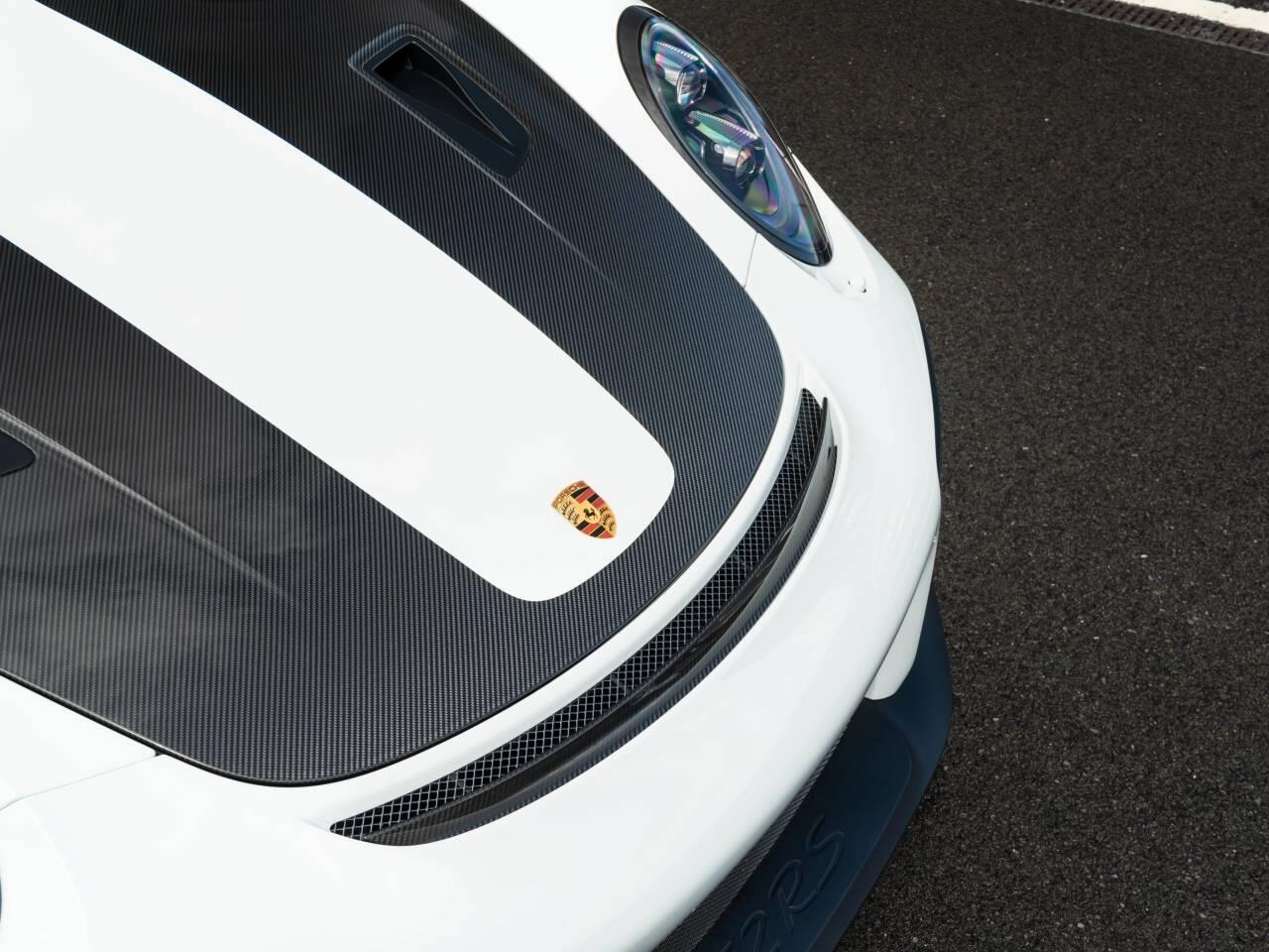 Porsche 911 view 9
