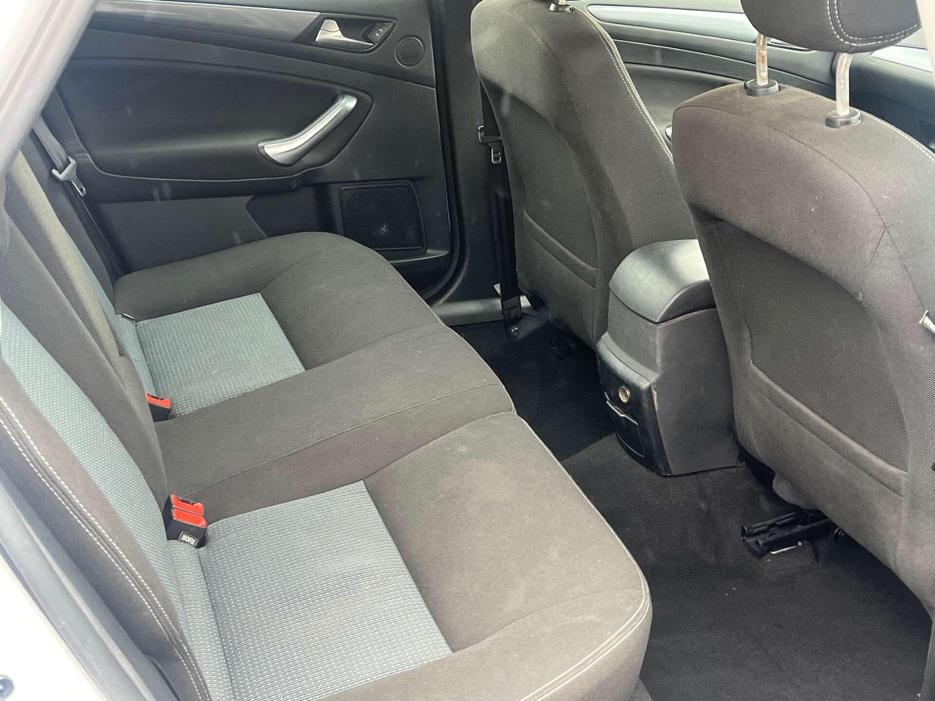 Ford Mondeo view 34