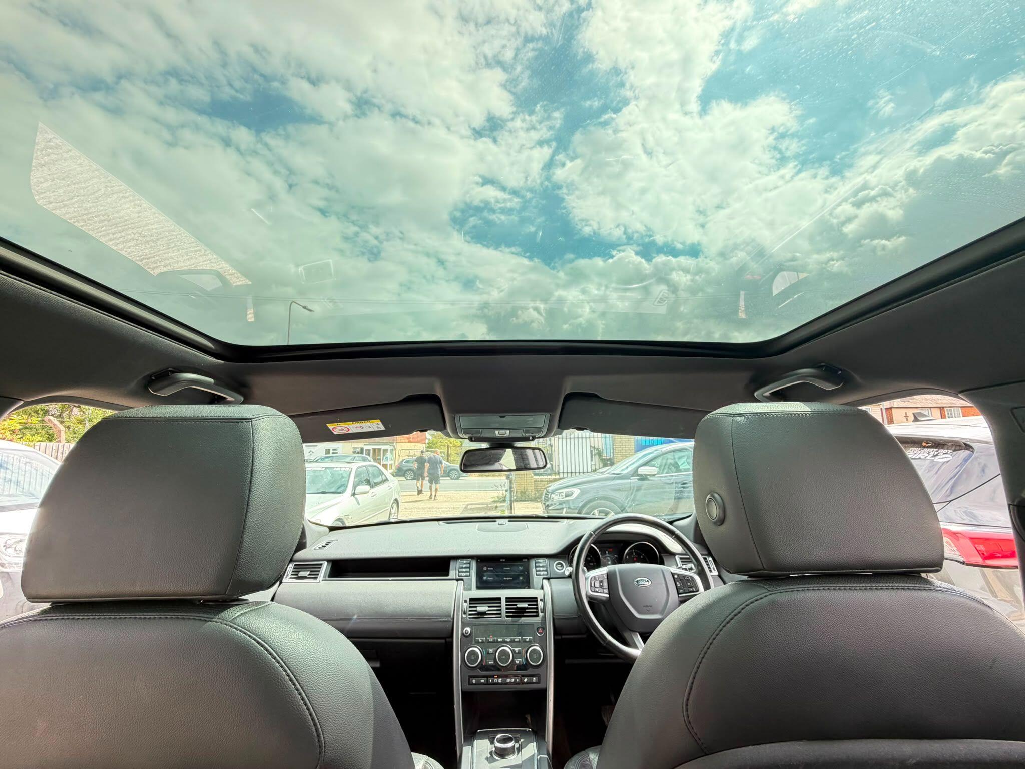 Land Rover Discovery Sport view 30