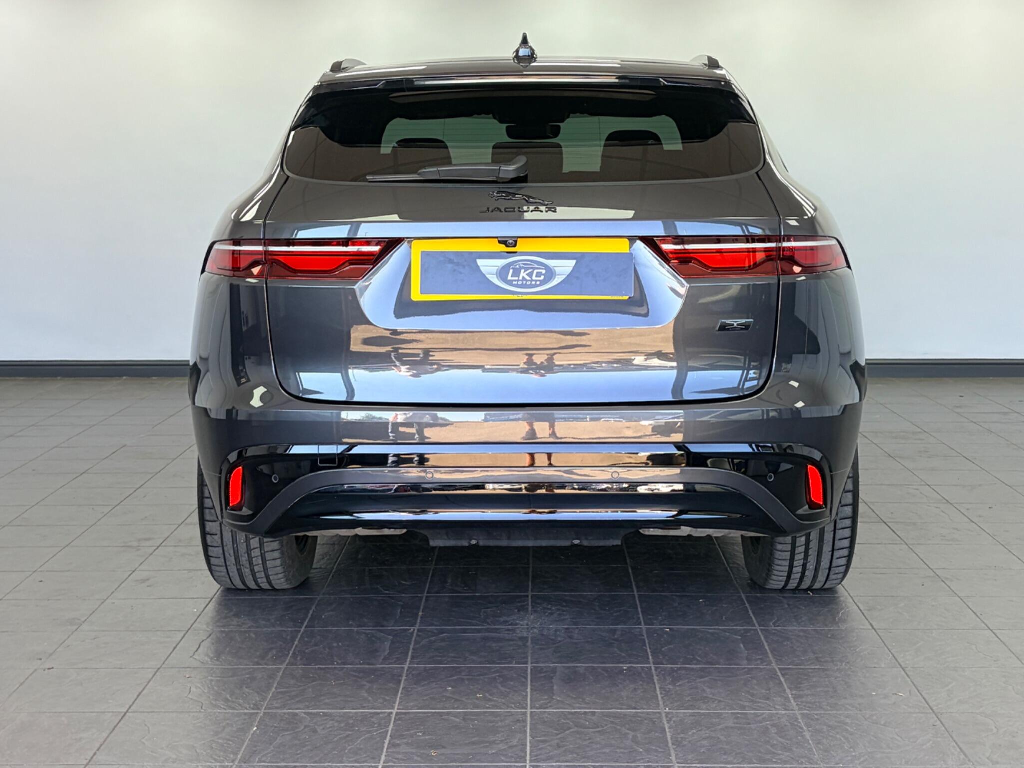 Jaguar F-Pace view 6