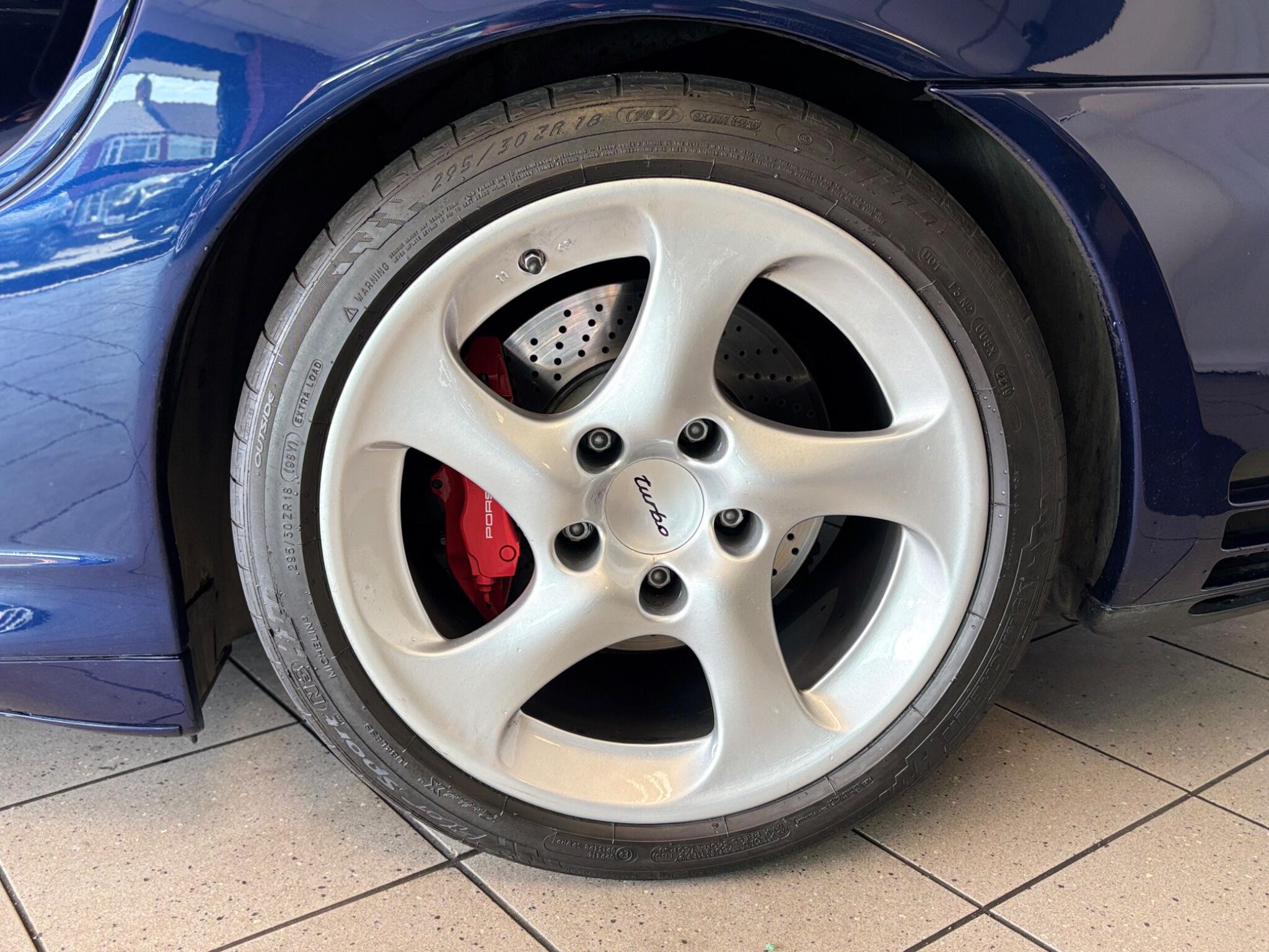Porsche 911 view 15