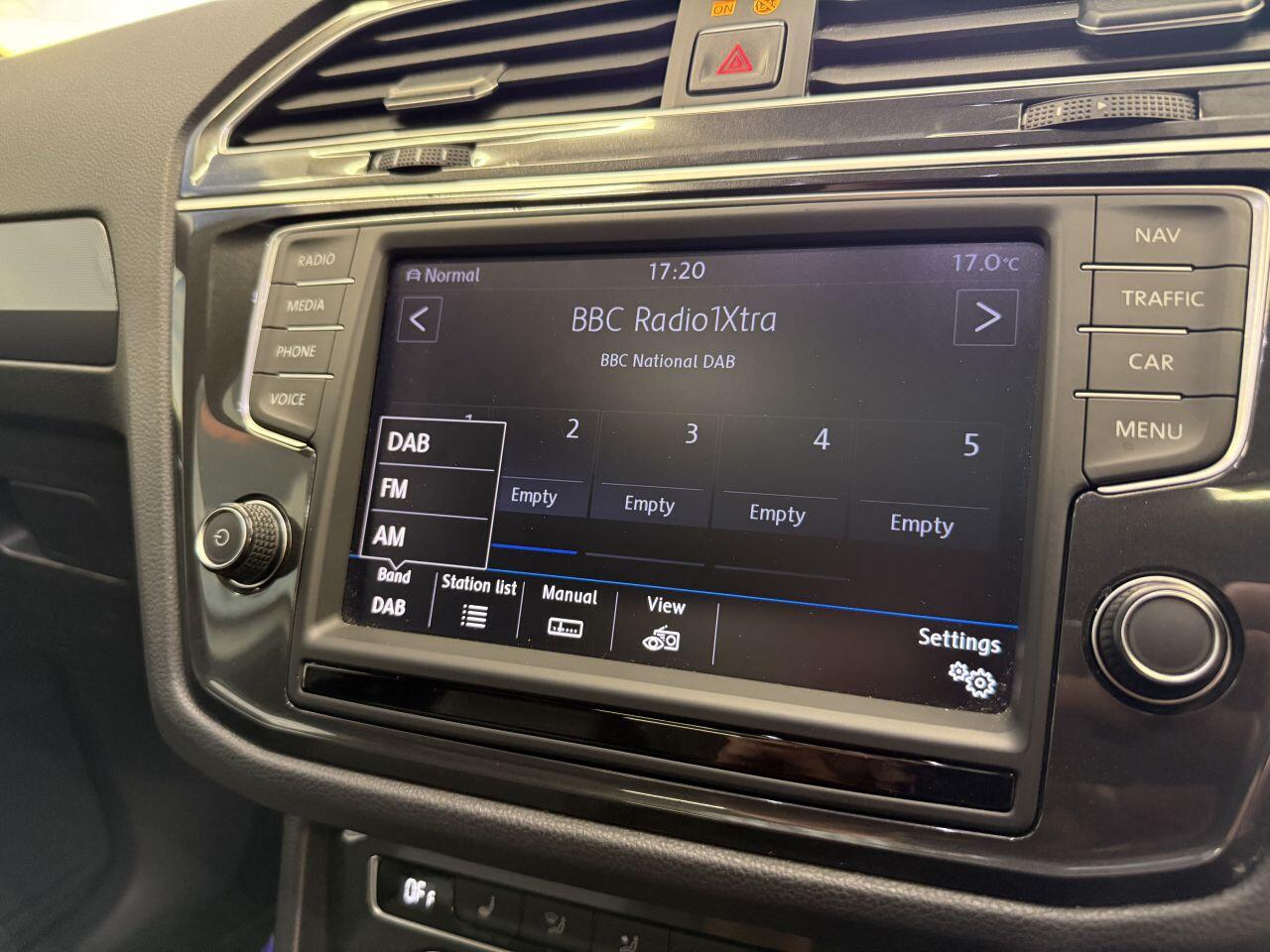 Volkswagen Tiguan view 21