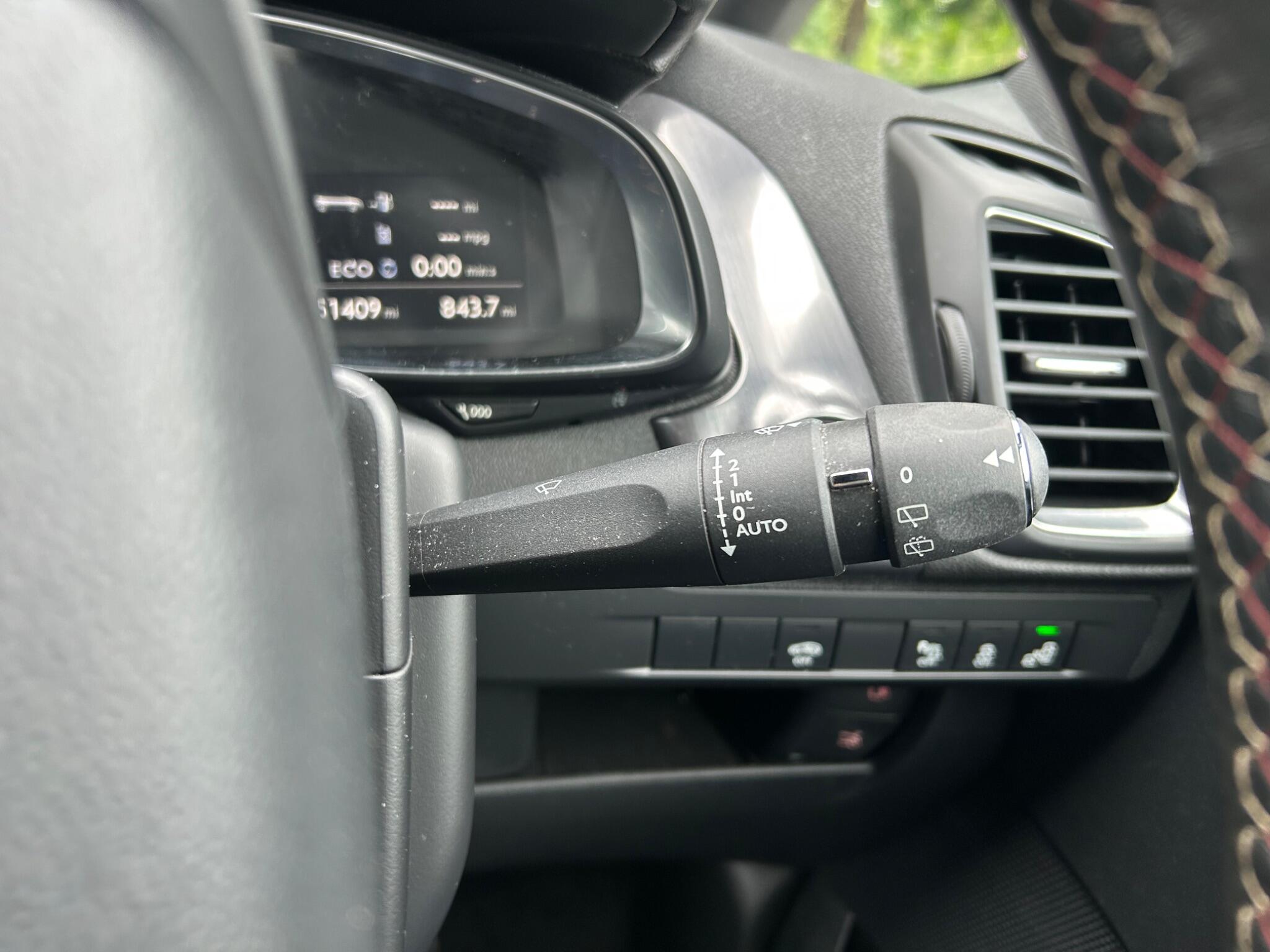 DS Automobiles DS 5 view 28