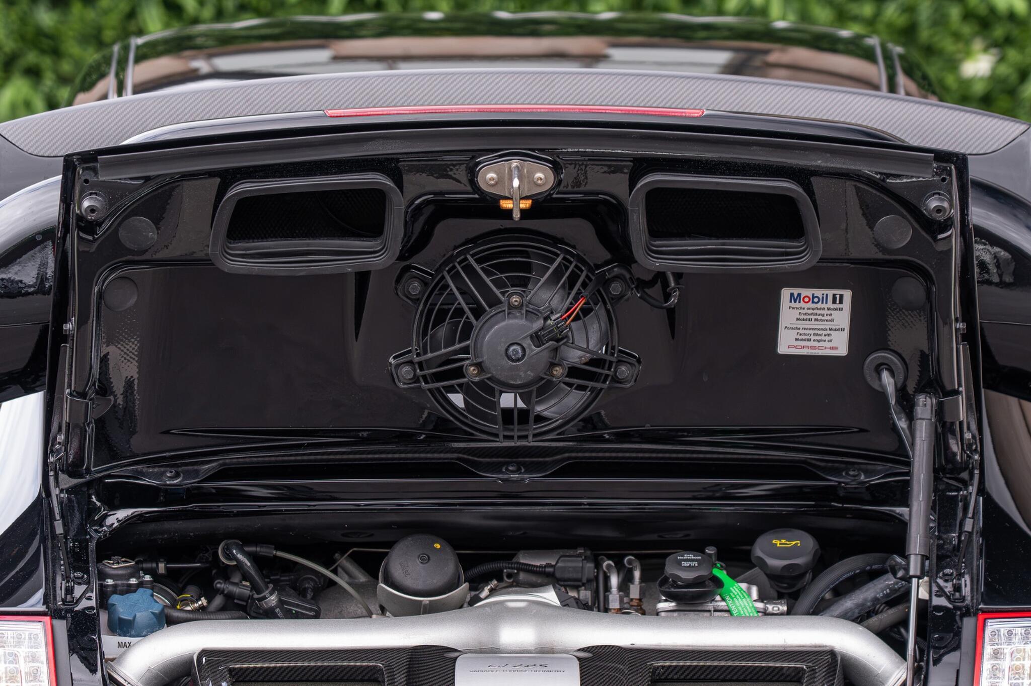 Porsche 911 view 30