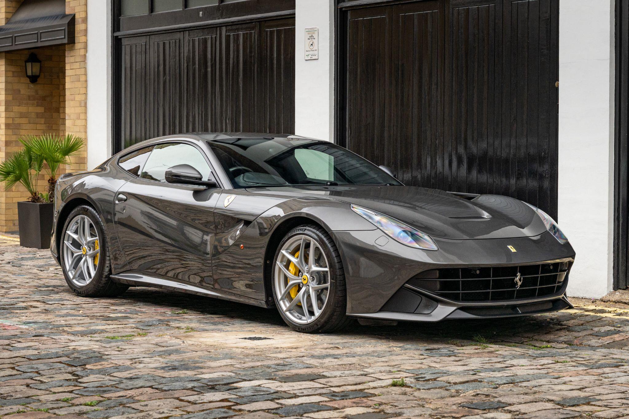 Ferrari F12 view 7