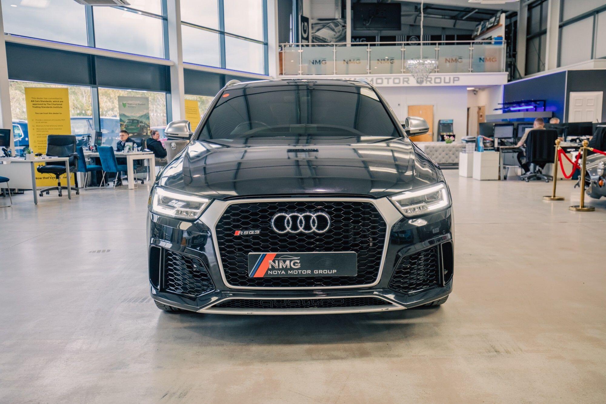 Audi RS Q3 view 22