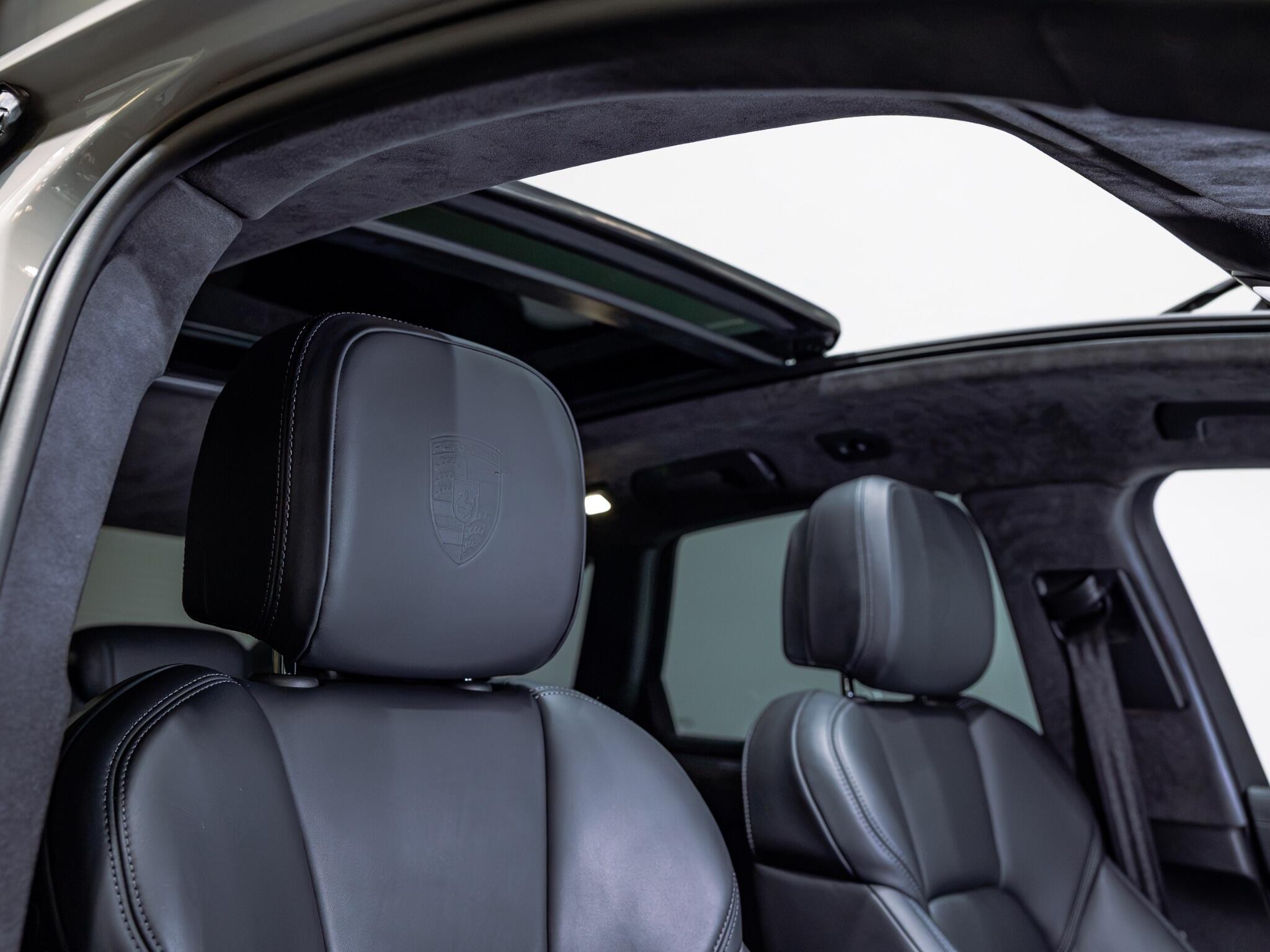 Porsche Macan view 24