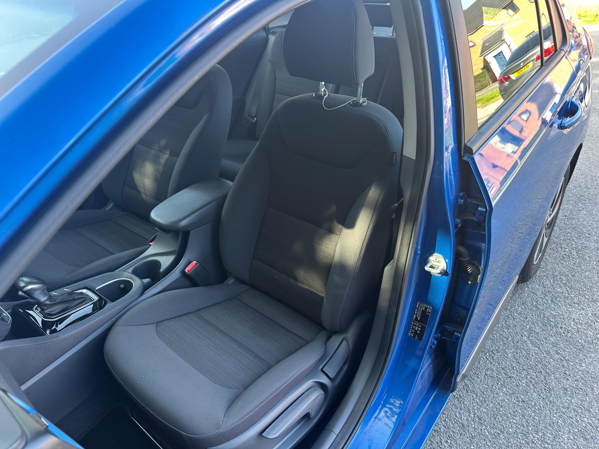 Hyundai Ioniq view 17