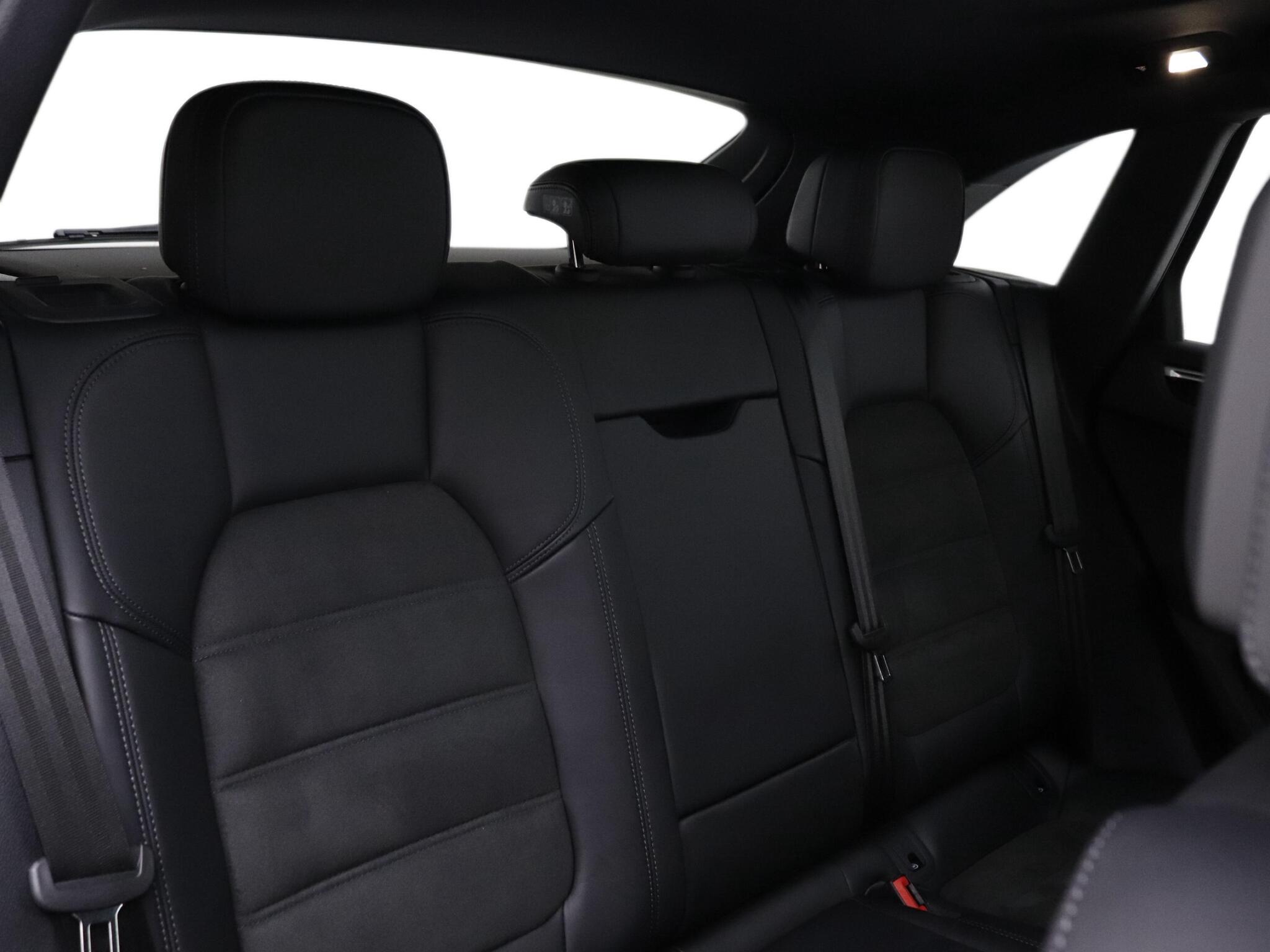 Porsche Macan view 18