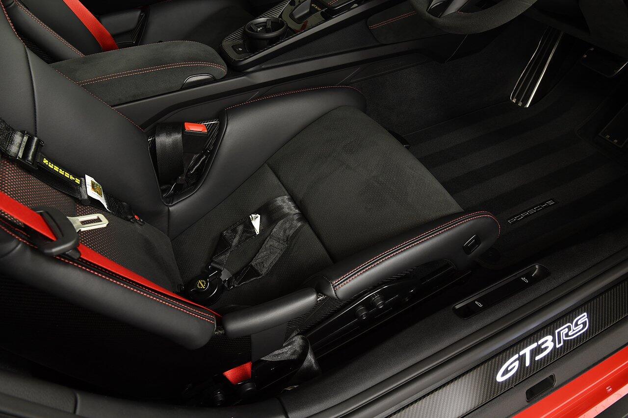 Porsche 911 view 11