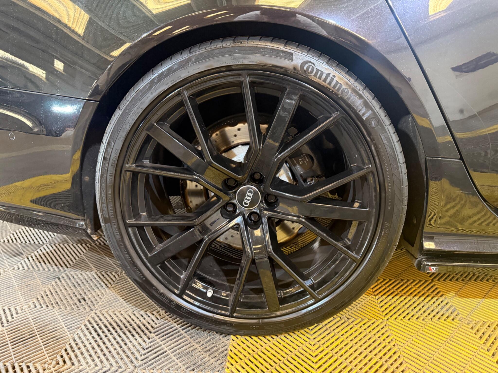 Audi RS6 view 46
