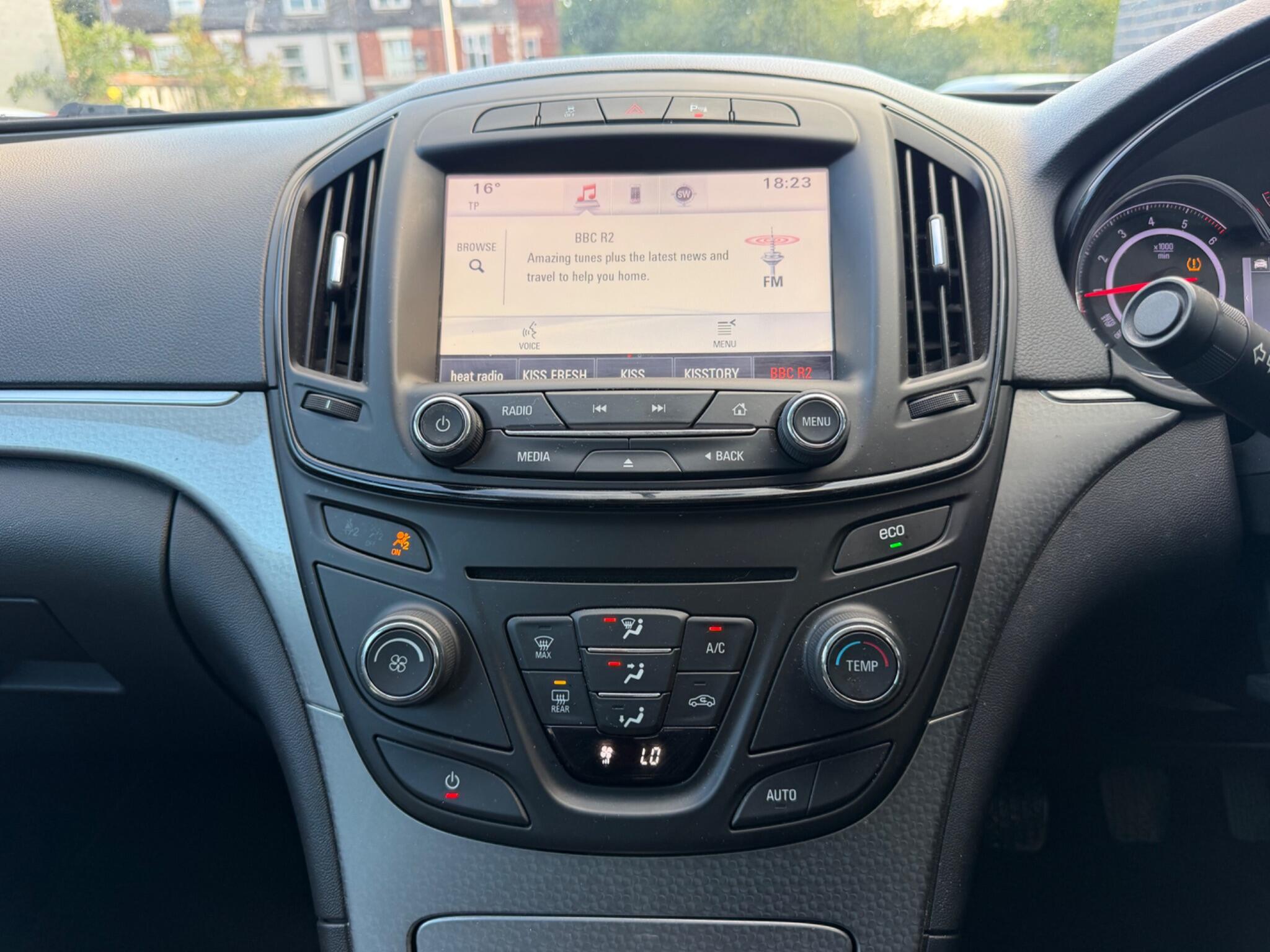 Vauxhall Insignia view 32