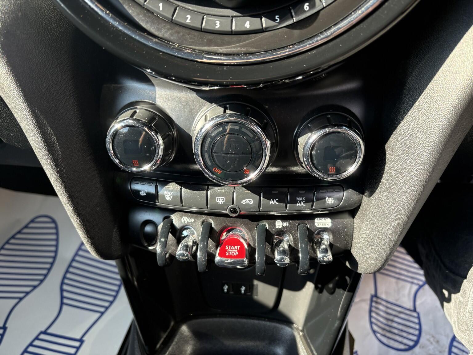 Mini Convertible view 25
