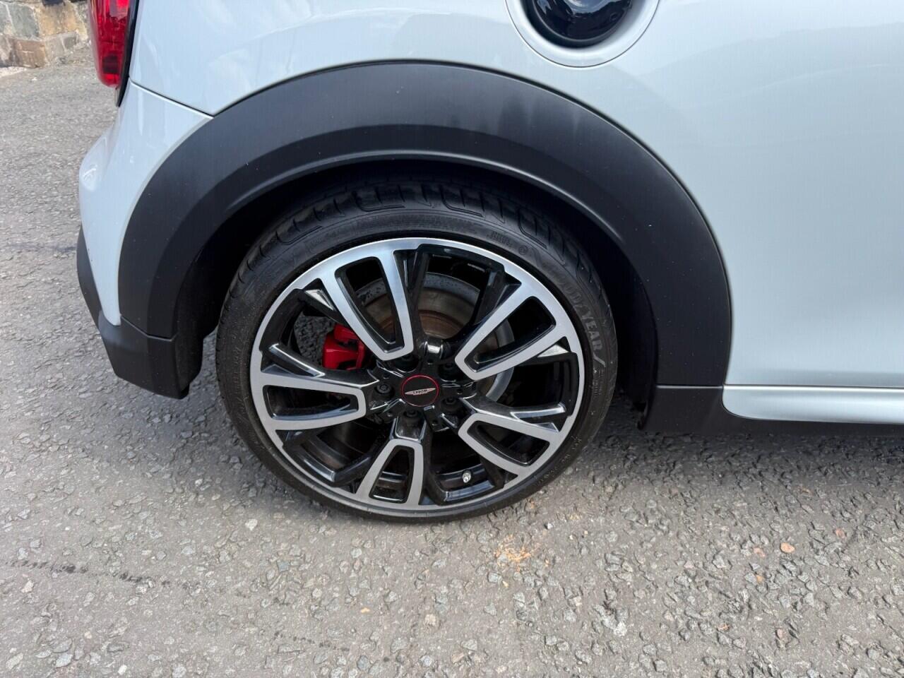 Mini Hatch view 30