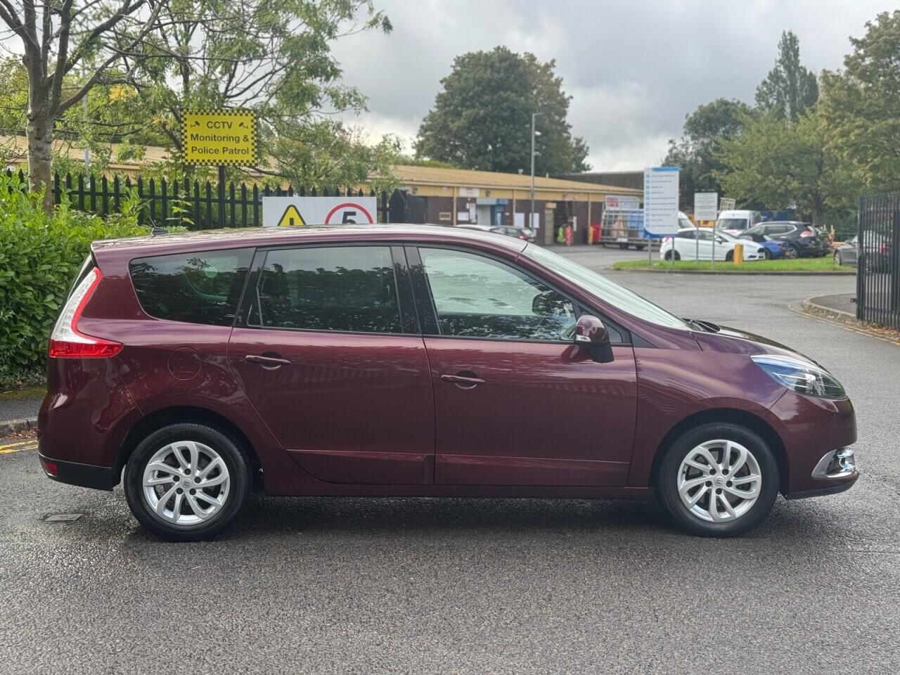 Renault Grand Scenic view 8