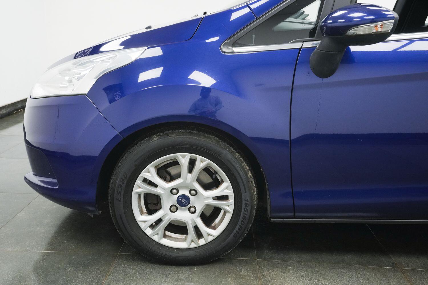 Ford B-Max view 5