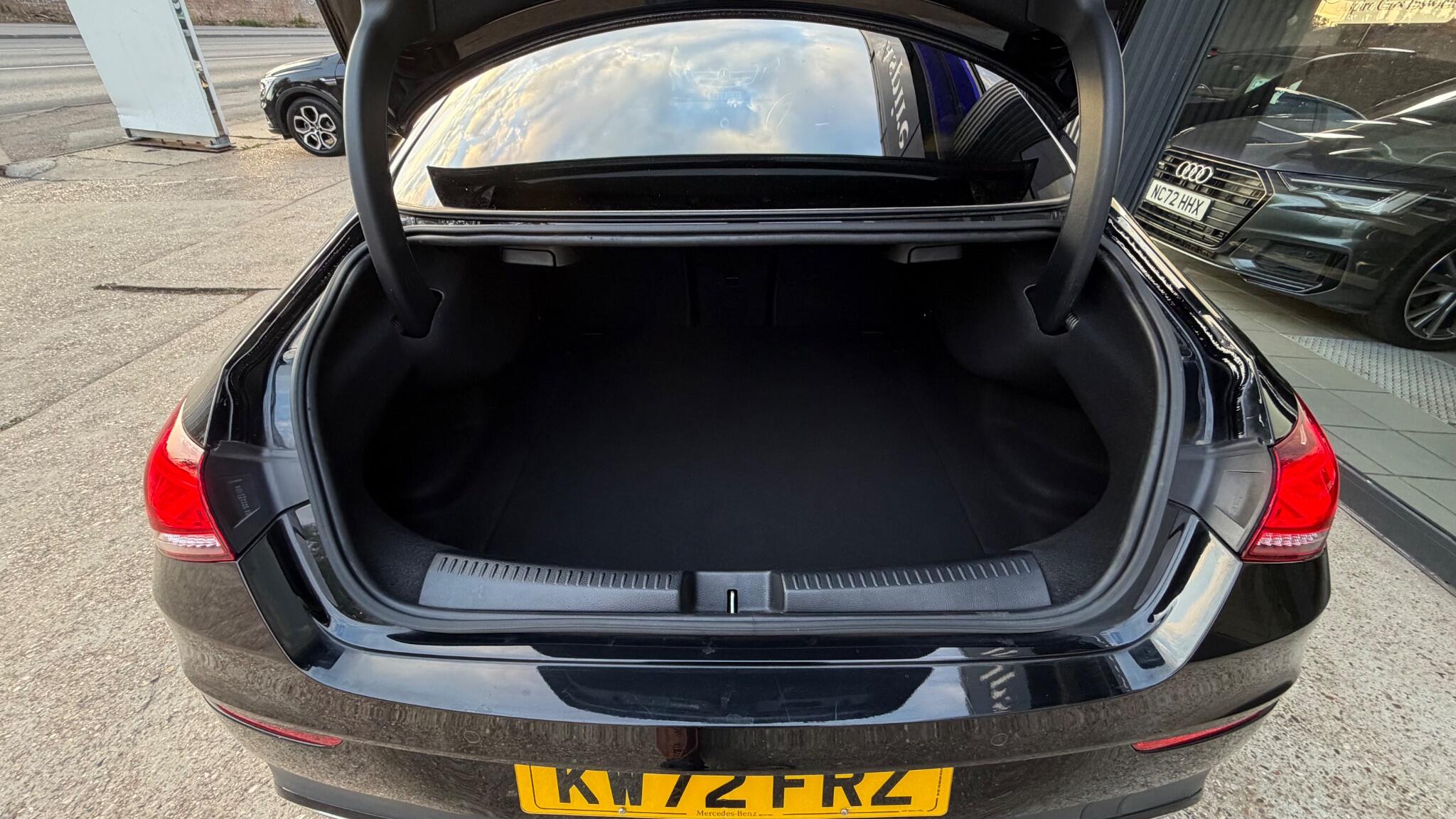 Mercedes-Benz Cla view 24