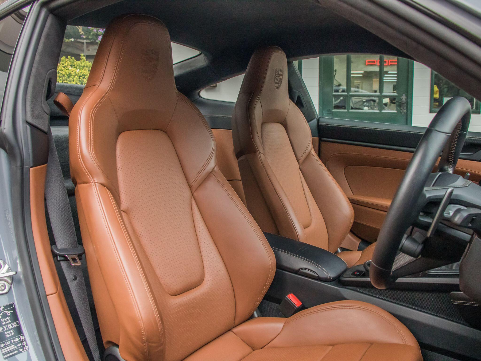 Porsche 911 view 18