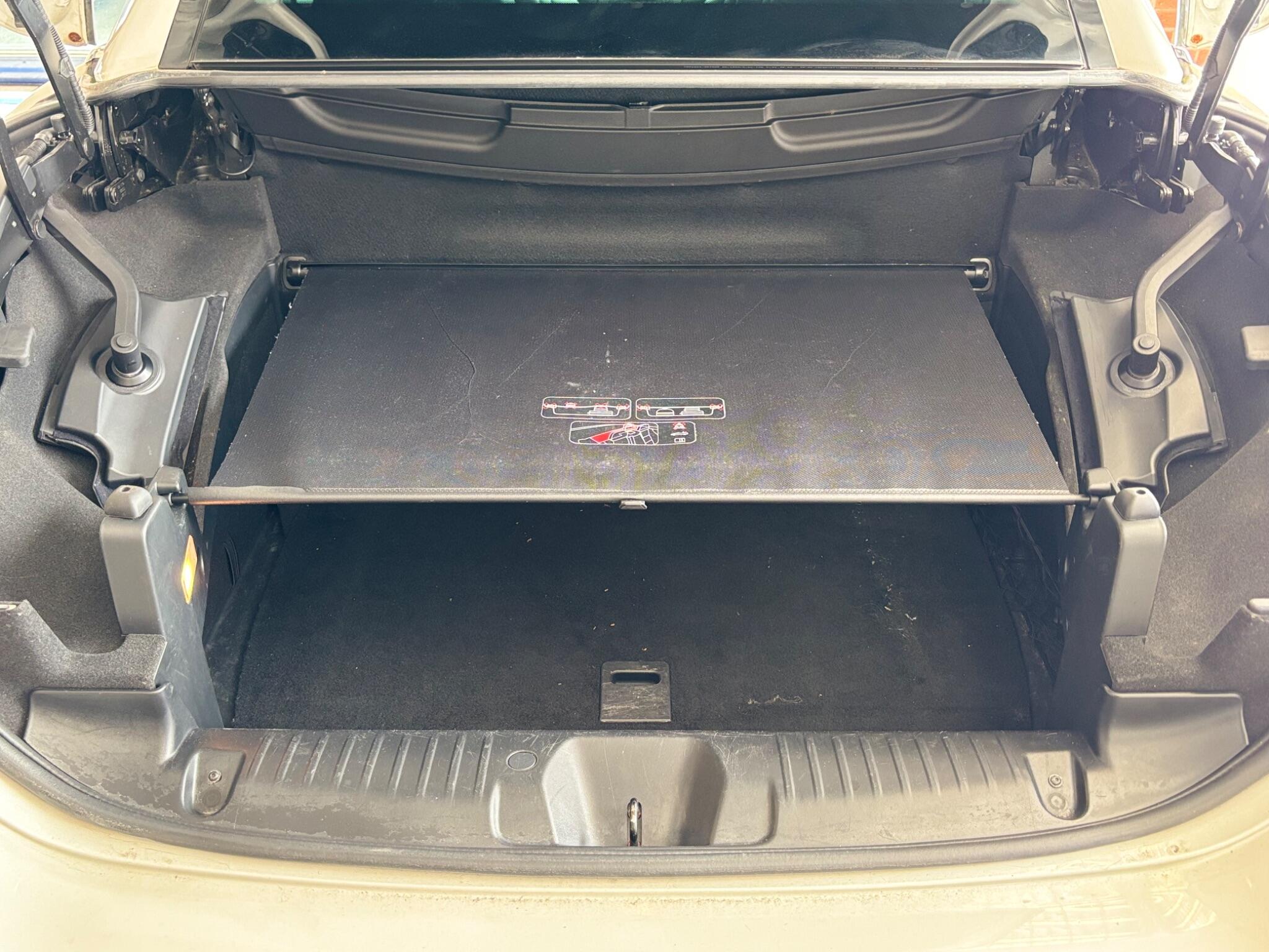 Peugeot 308 view 9