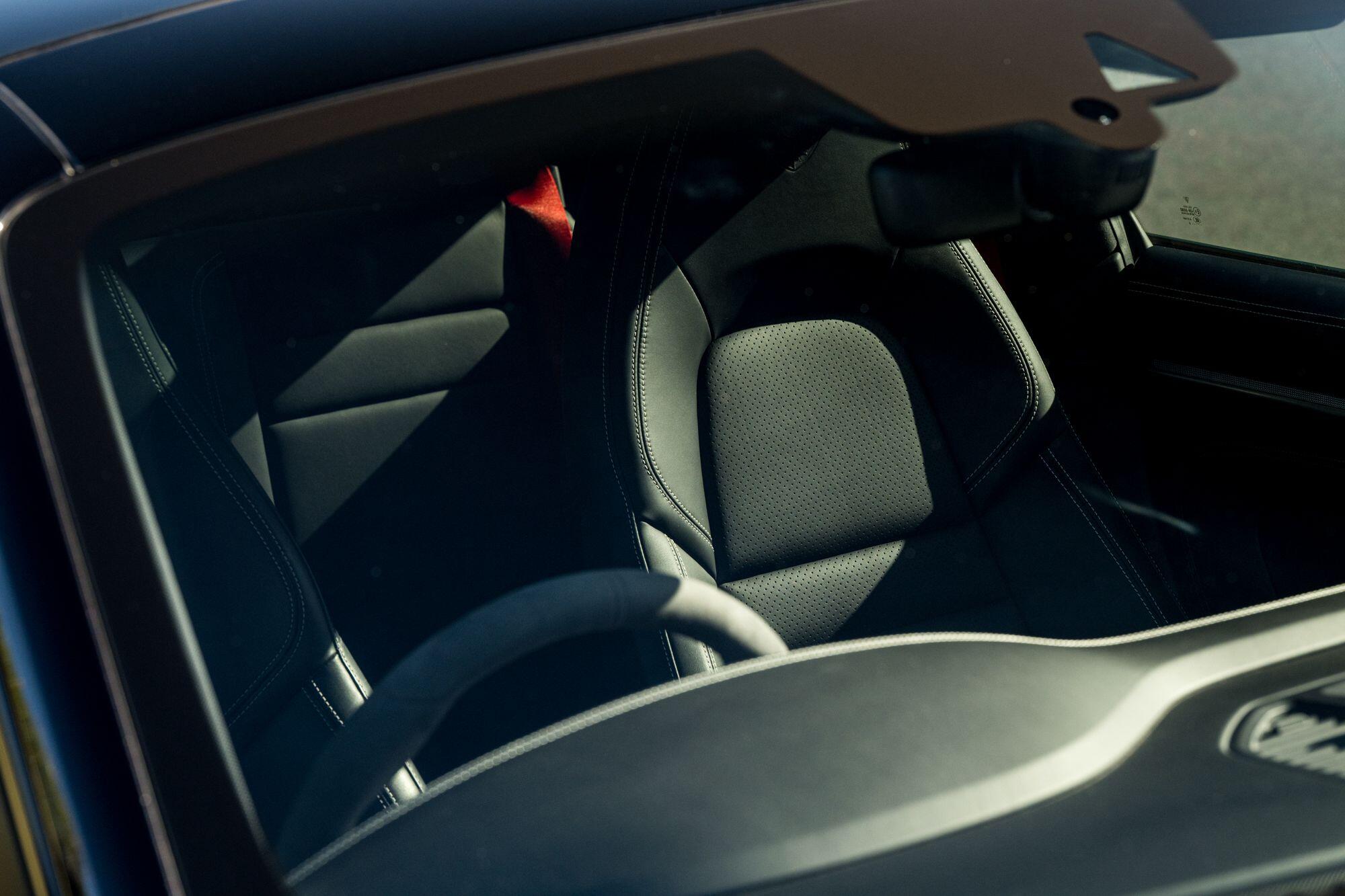 Porsche 911 view 16