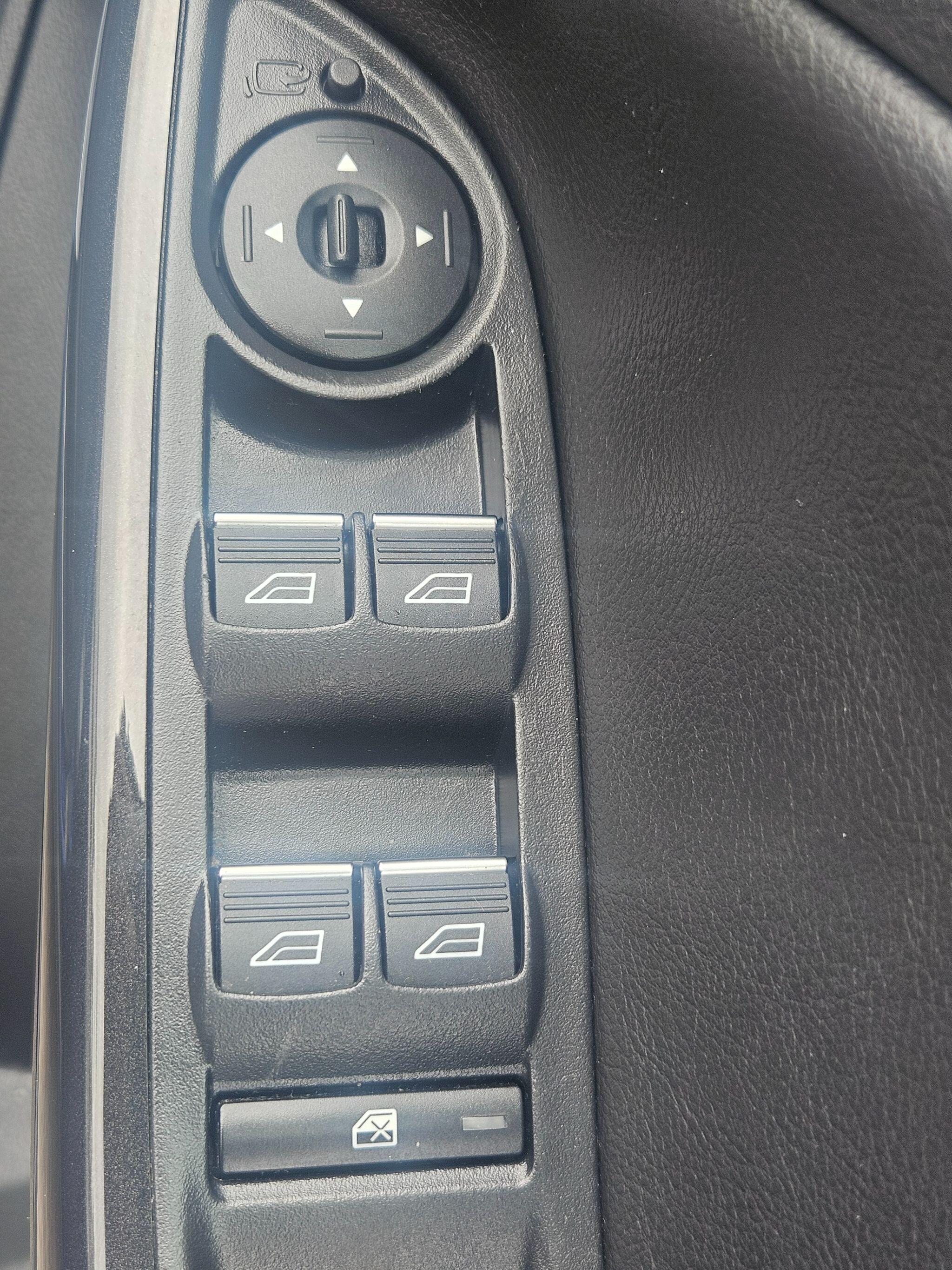2017 Ford Focus image 48
