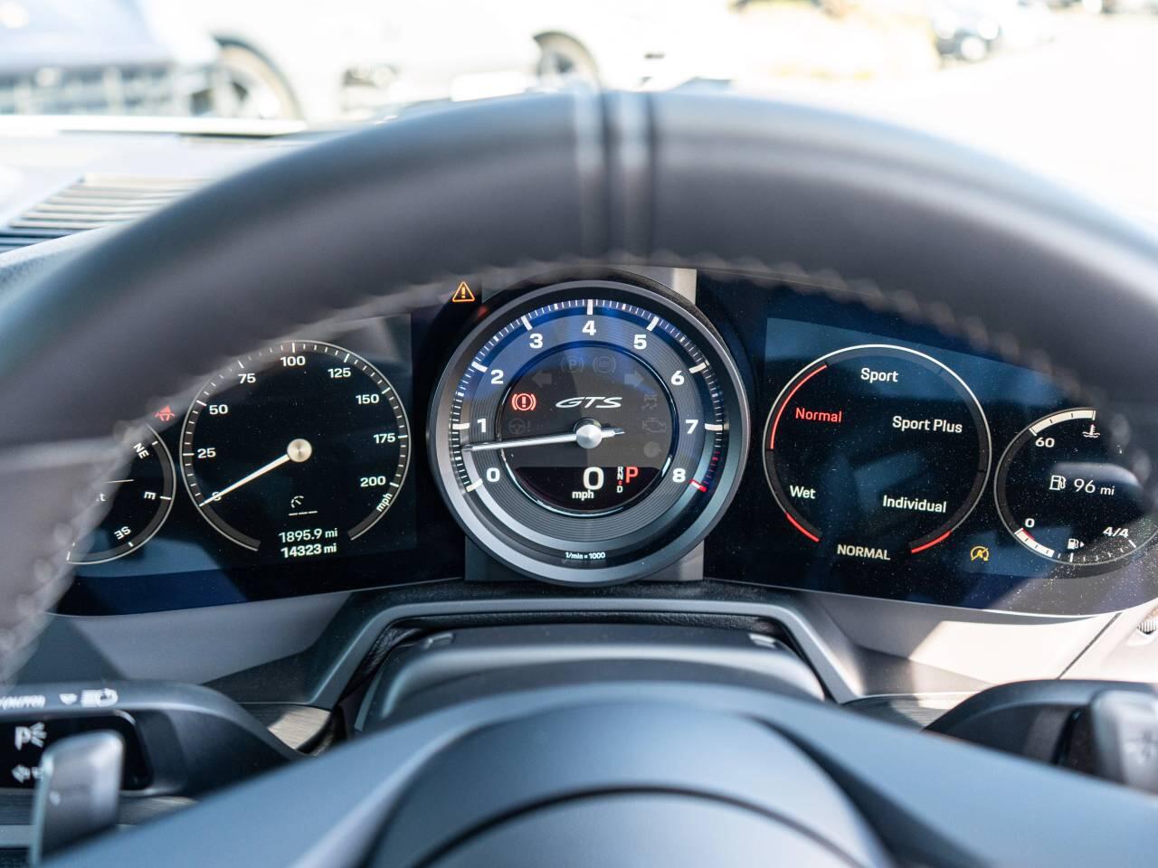 Porsche 911 view 19