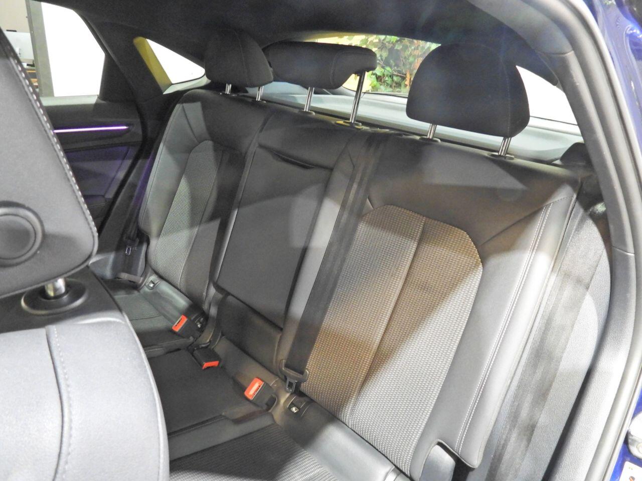 Audi Q3 view 20