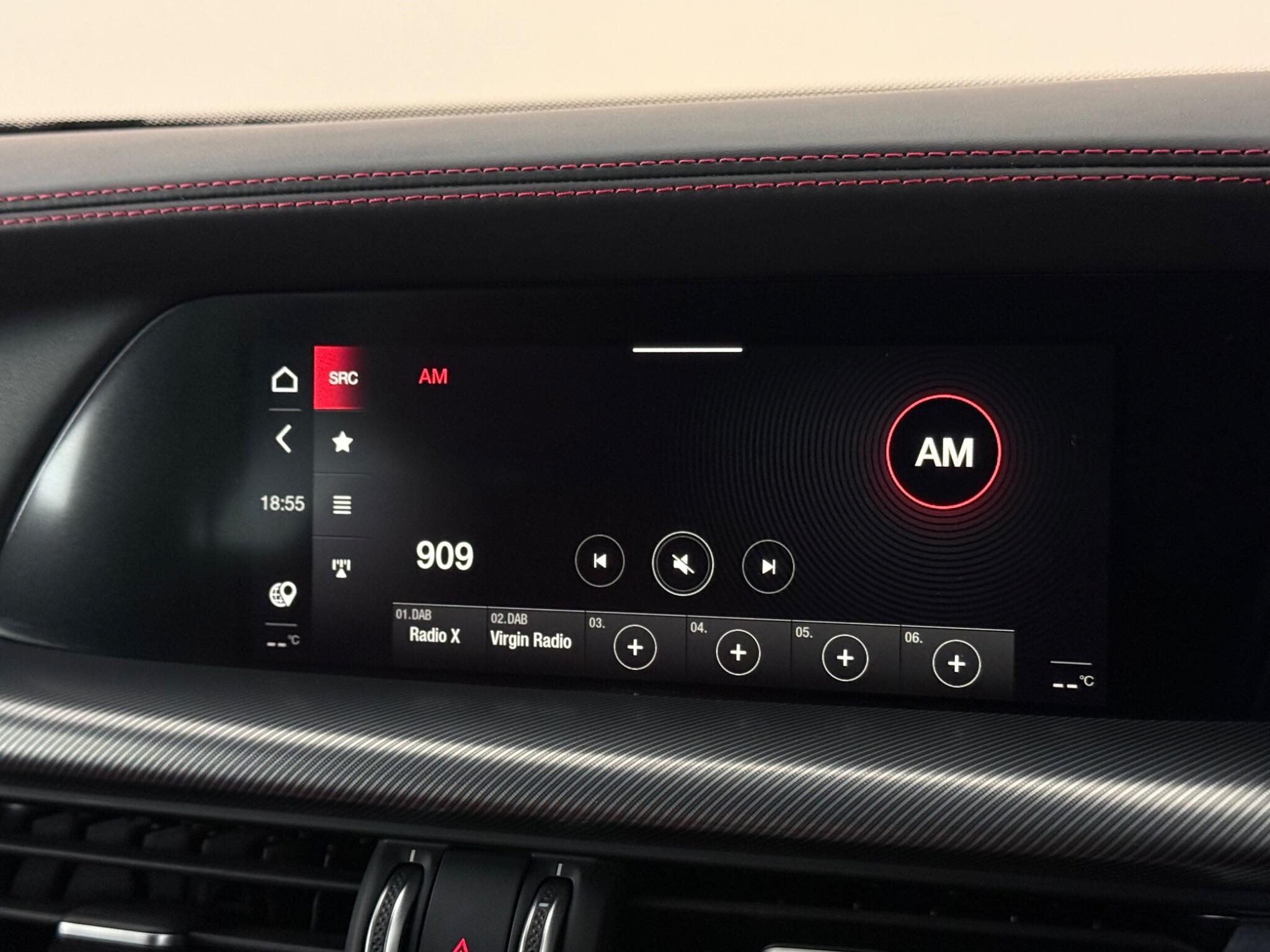 Alfa Romeo Stelvio view 29
