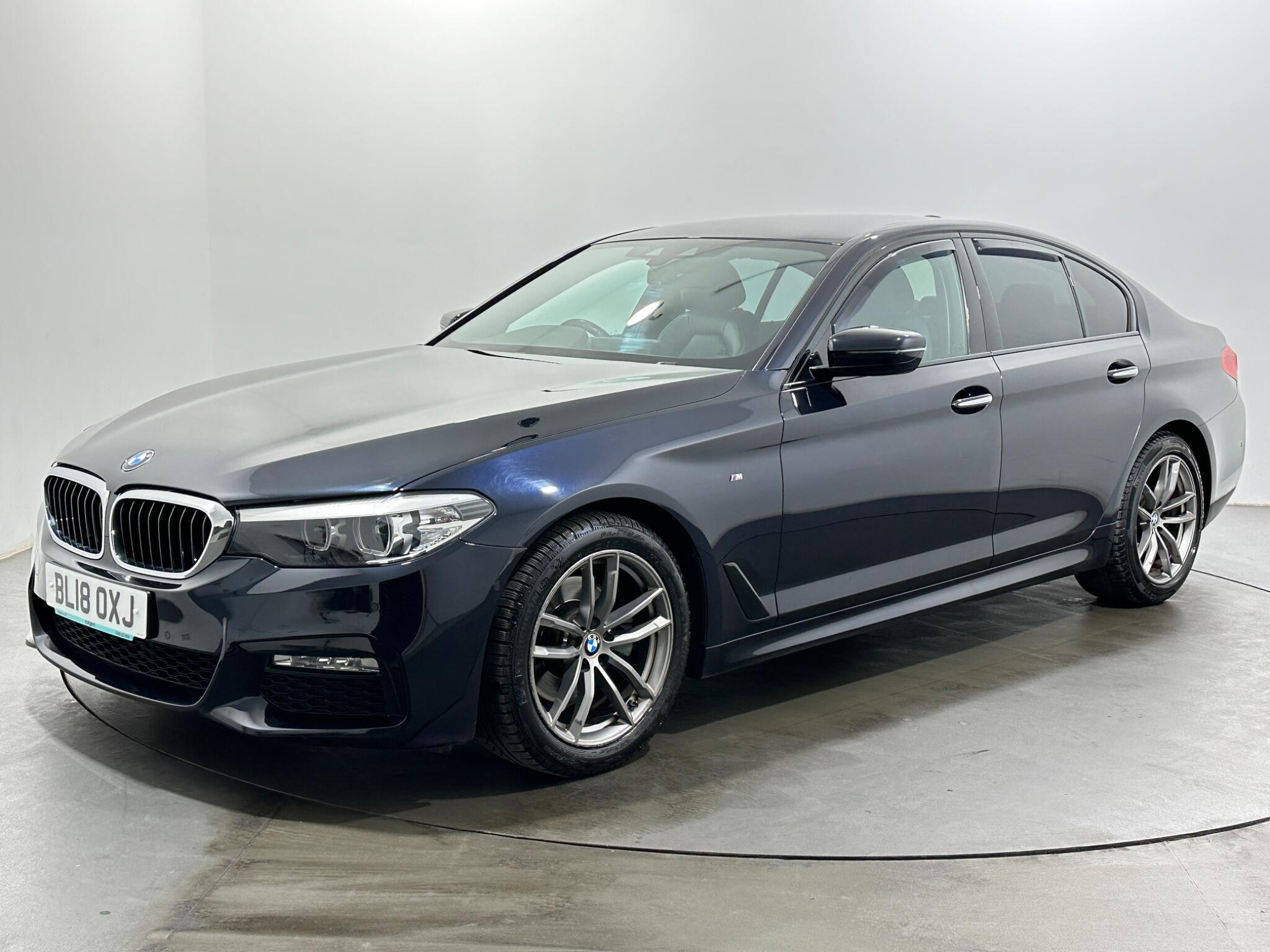 BMW 5 Series view 4