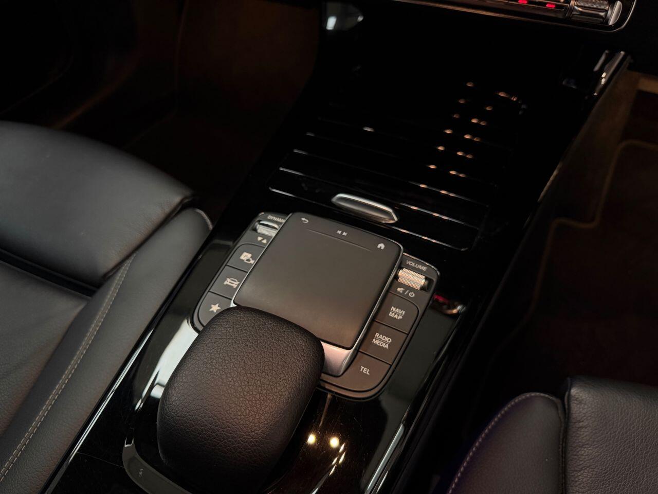 Mercedes-Benz Cla view 24