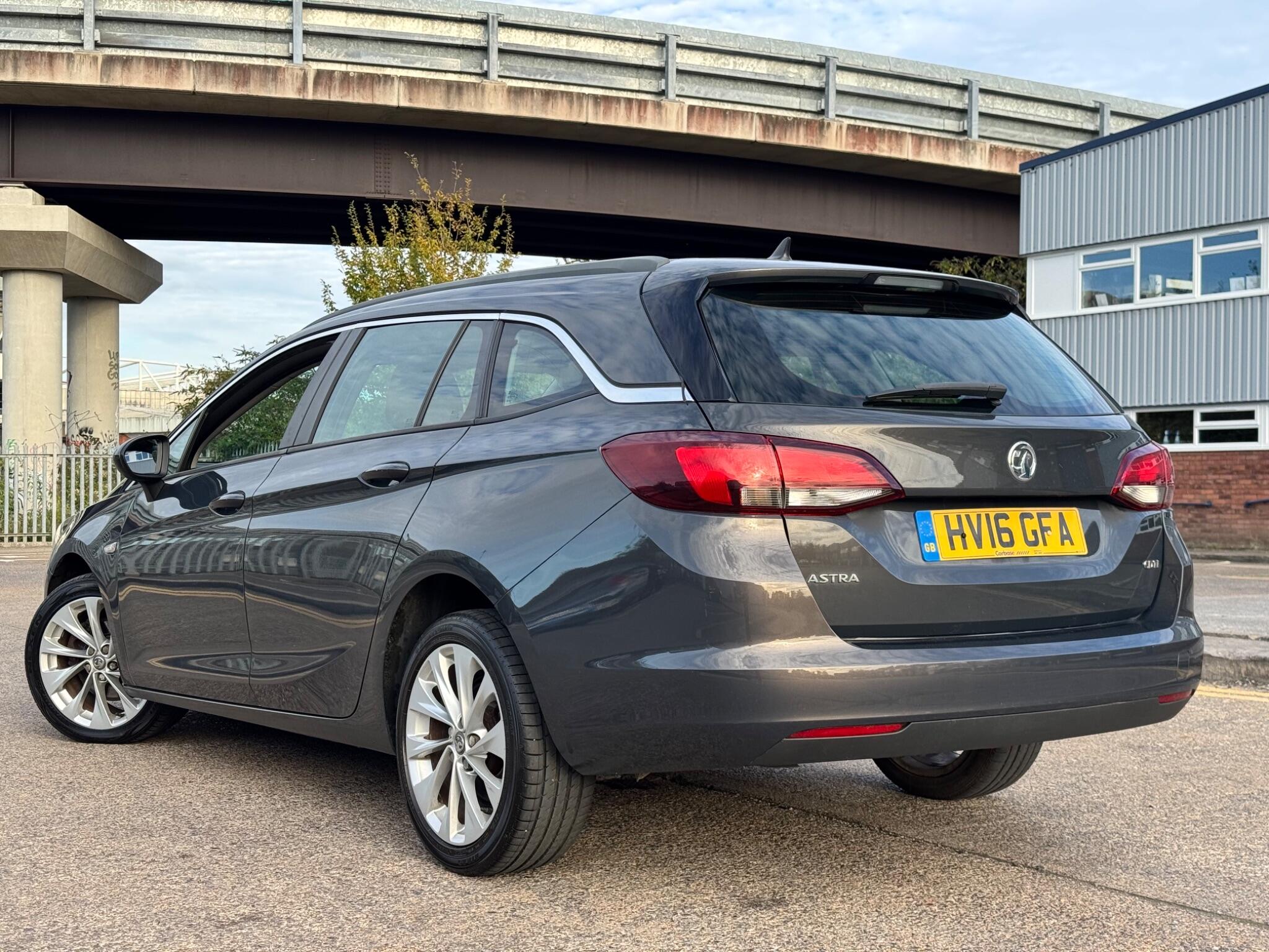 Vauxhall Astra view 8