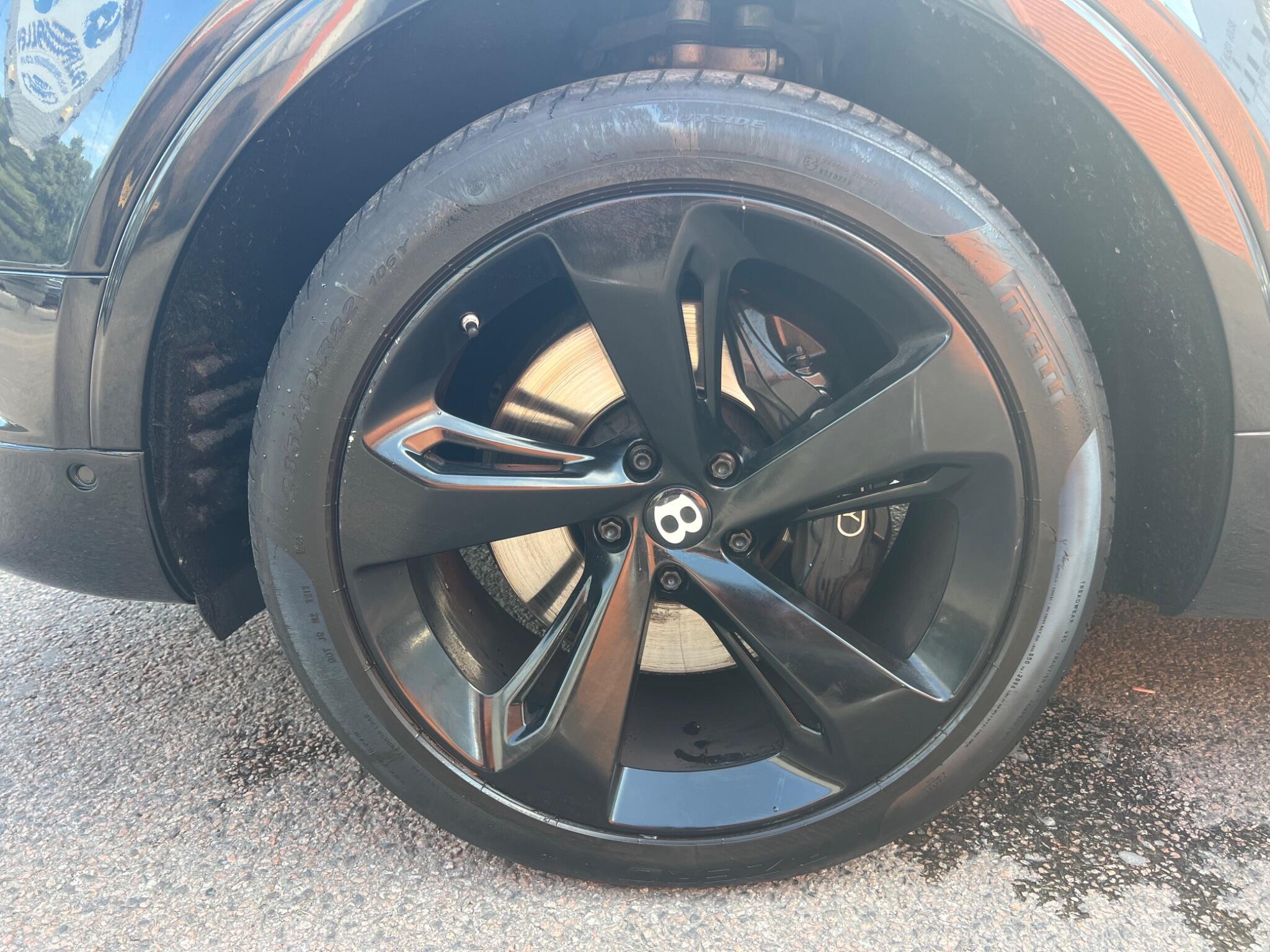 Bentley Bentayga view 11