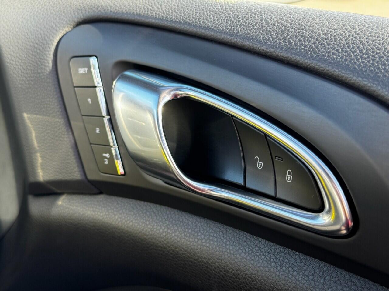 Porsche Cayenne view 35