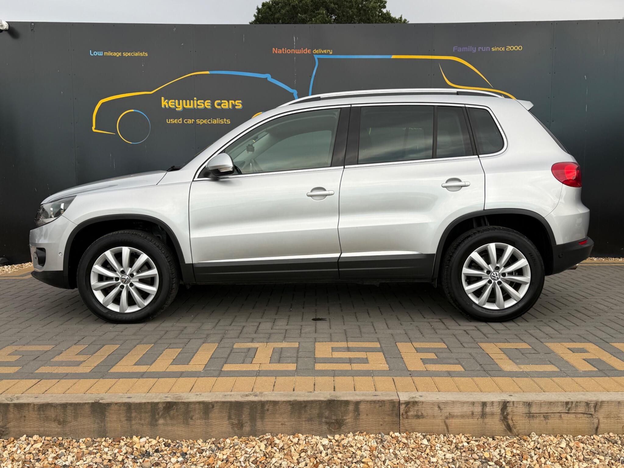 Volkswagen Tiguan view 2