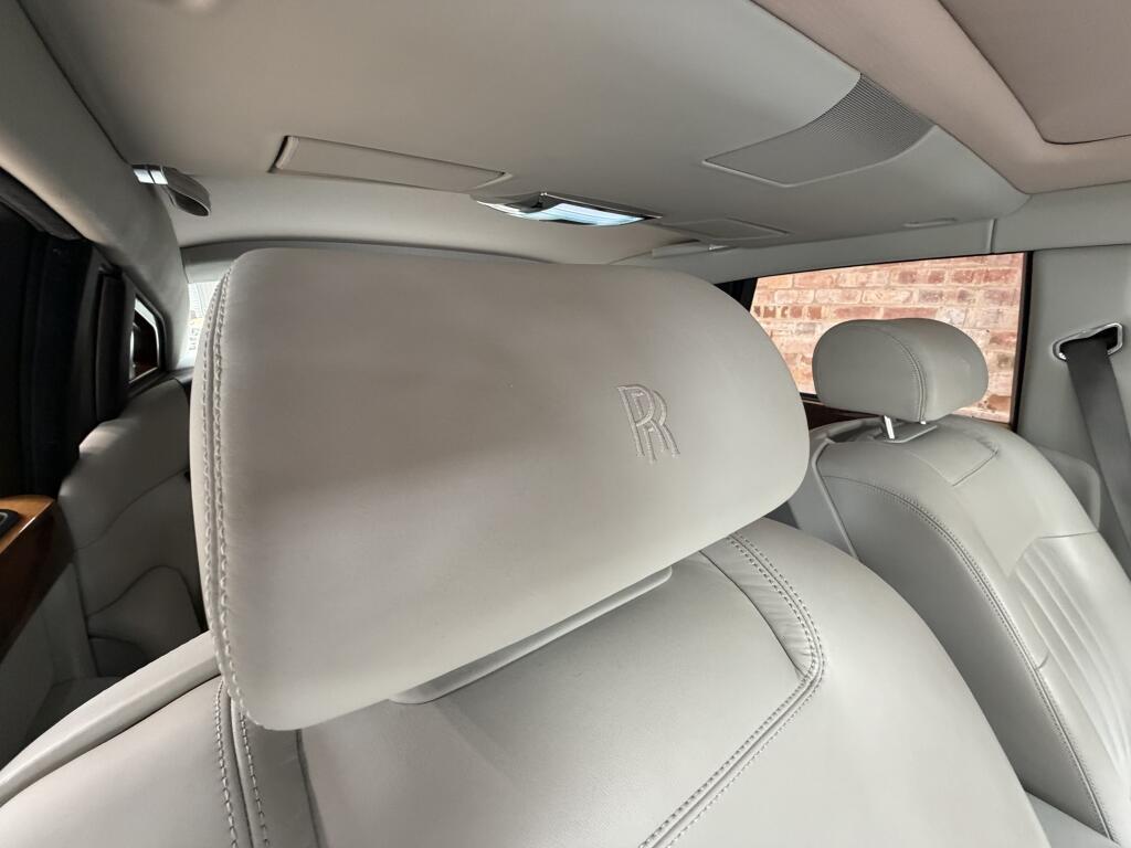 Rolls-Royce Phantom view 37