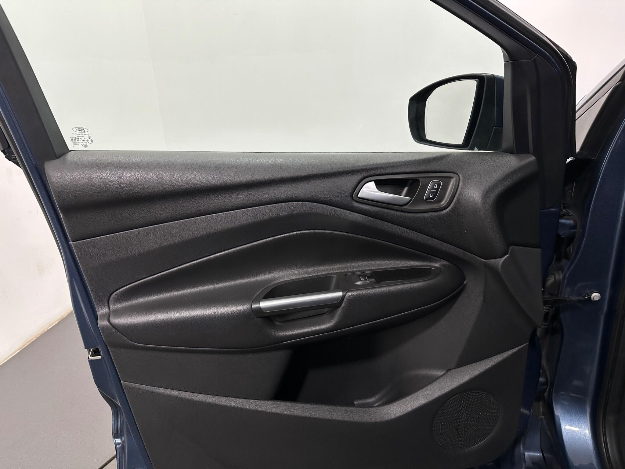 Ford Kuga view 35