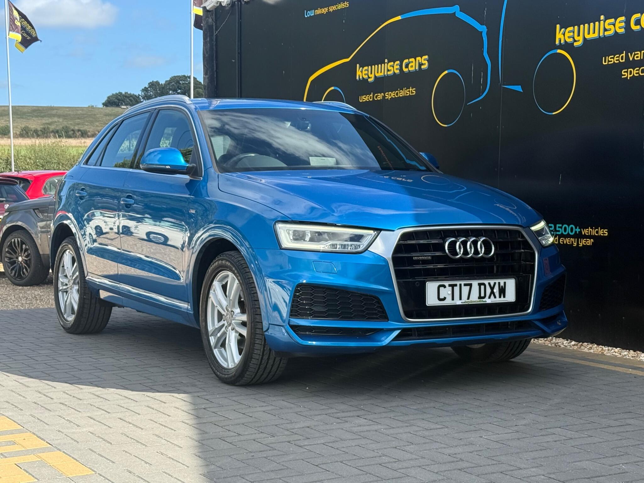 Audi Q3 view 7