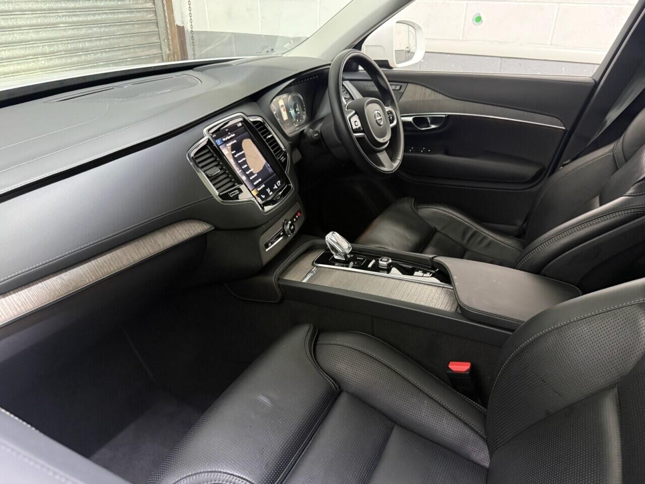 Volvo XC90 view 2