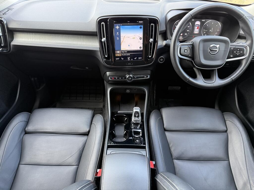 Volvo XC40 view 8