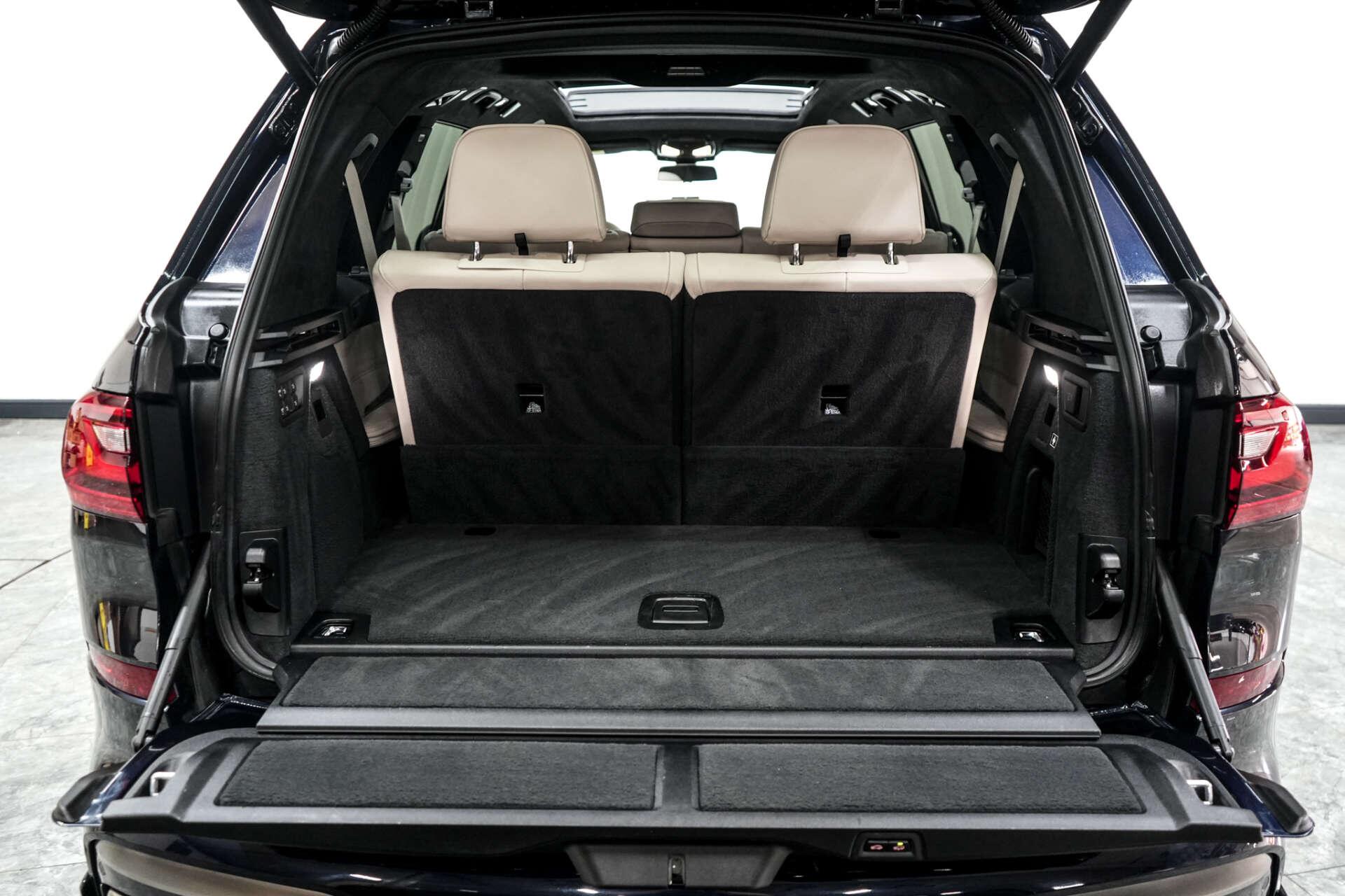 BMW X7 view 12