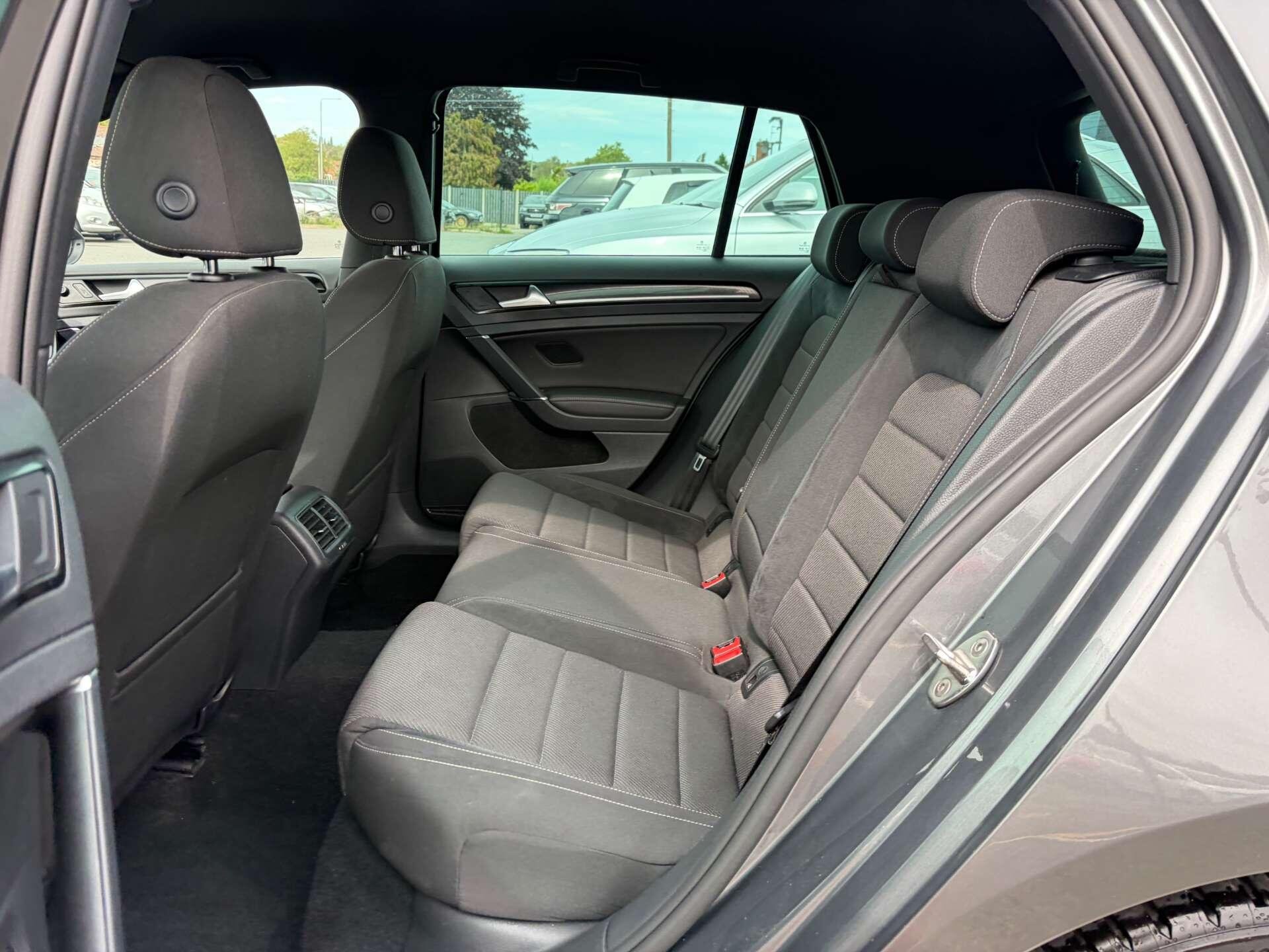 Volkswagen Golf view 20